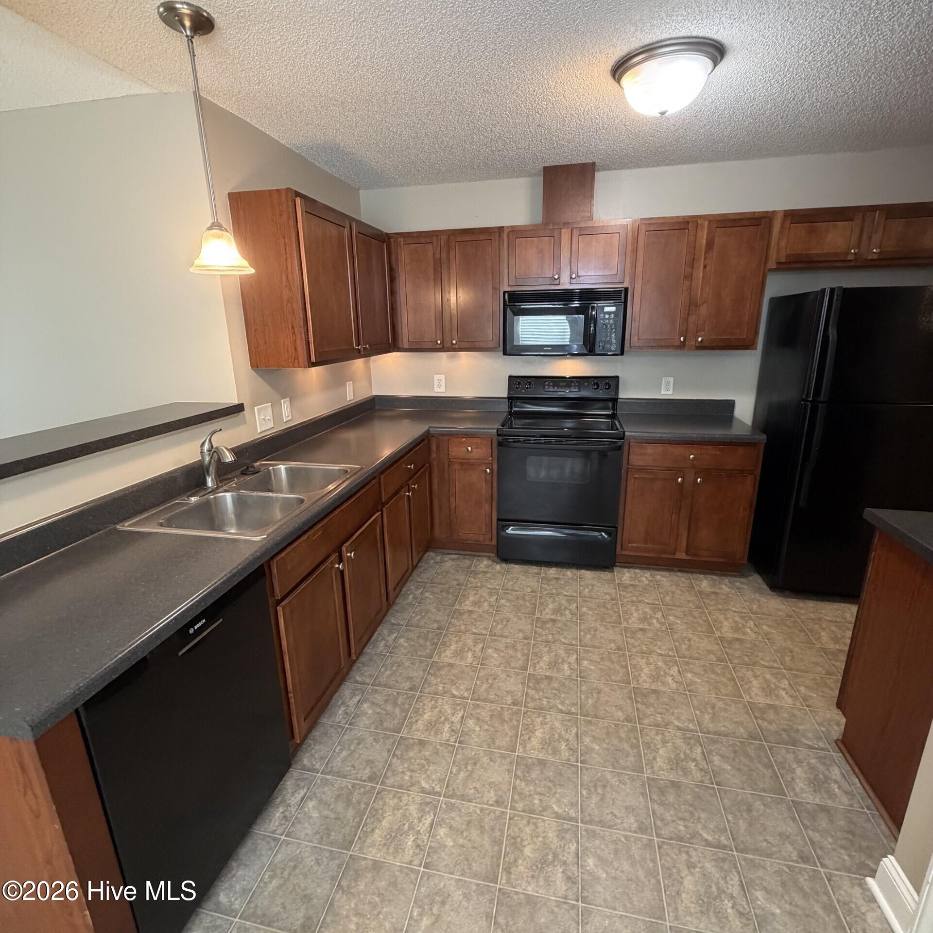 2552 Saddleback Drive B Property Photo 6
