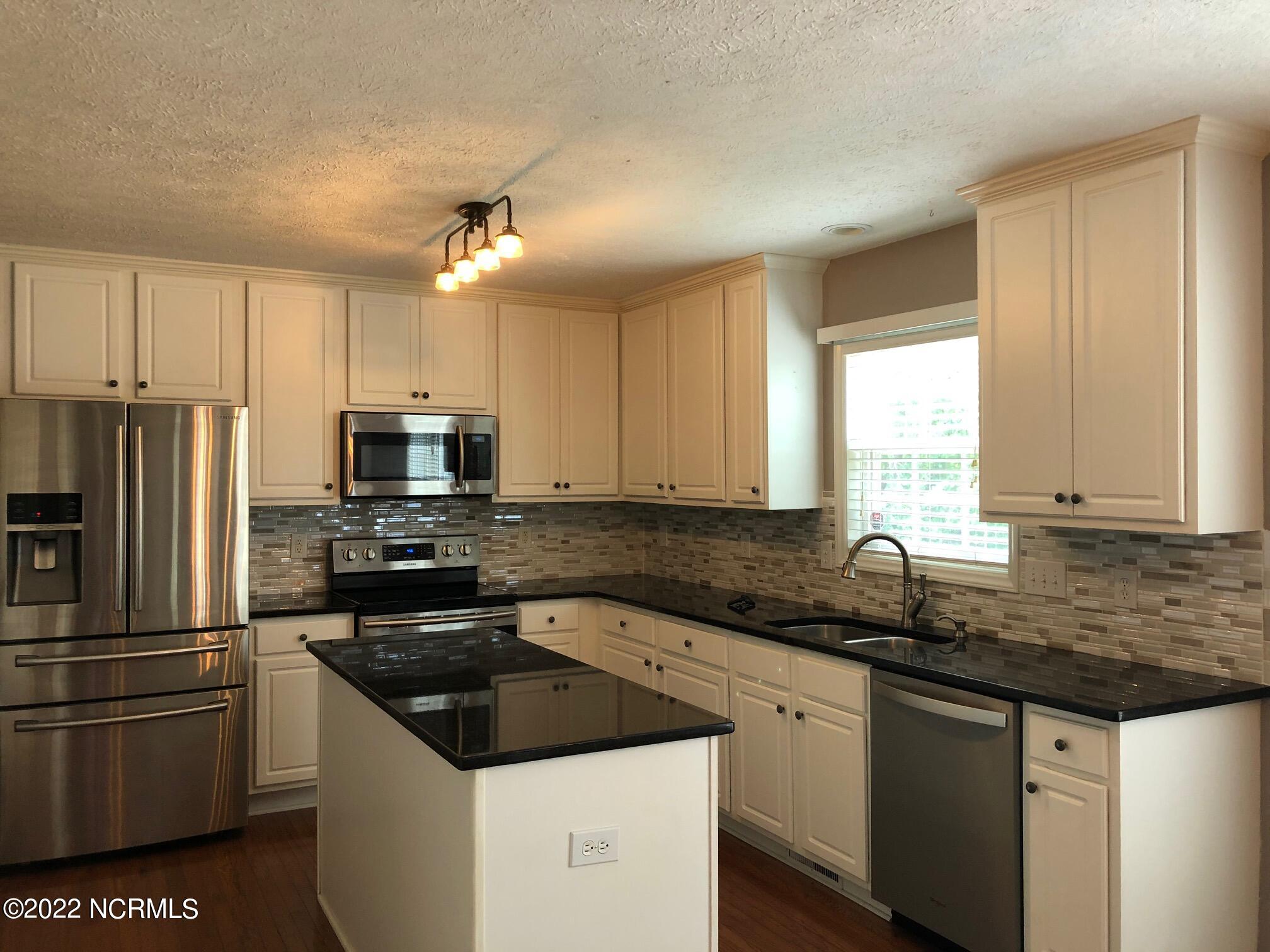 1000 Magnolia Drive Property Photo 7