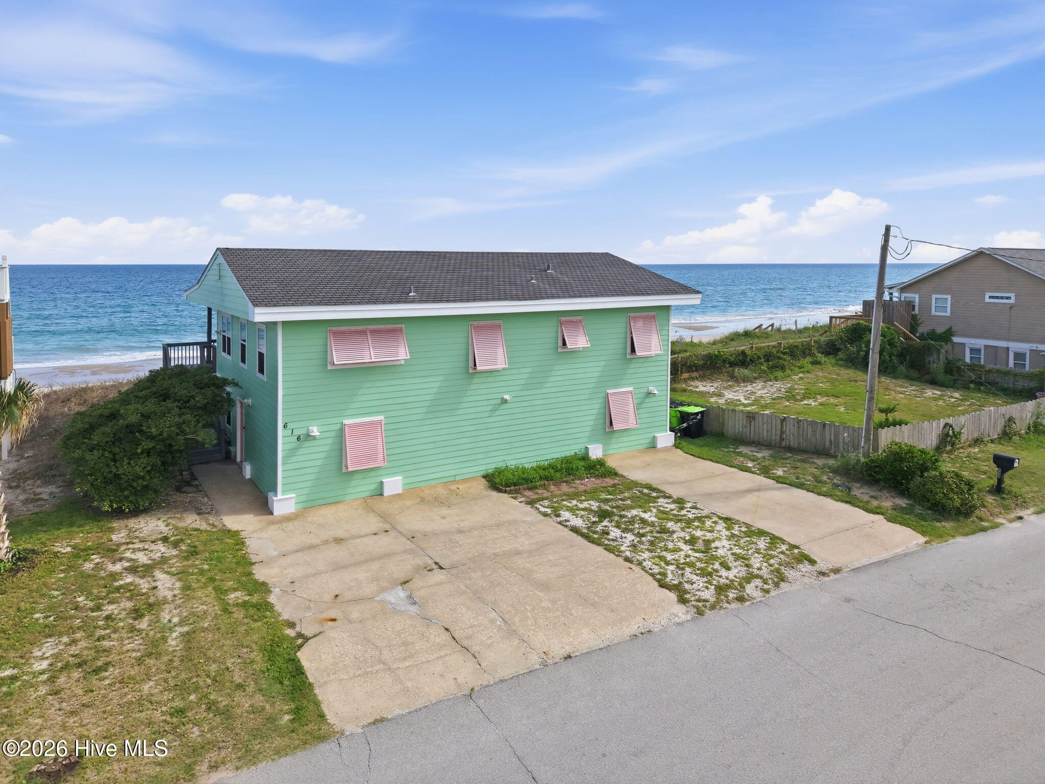 616 N Shore Drive Property Photo 2