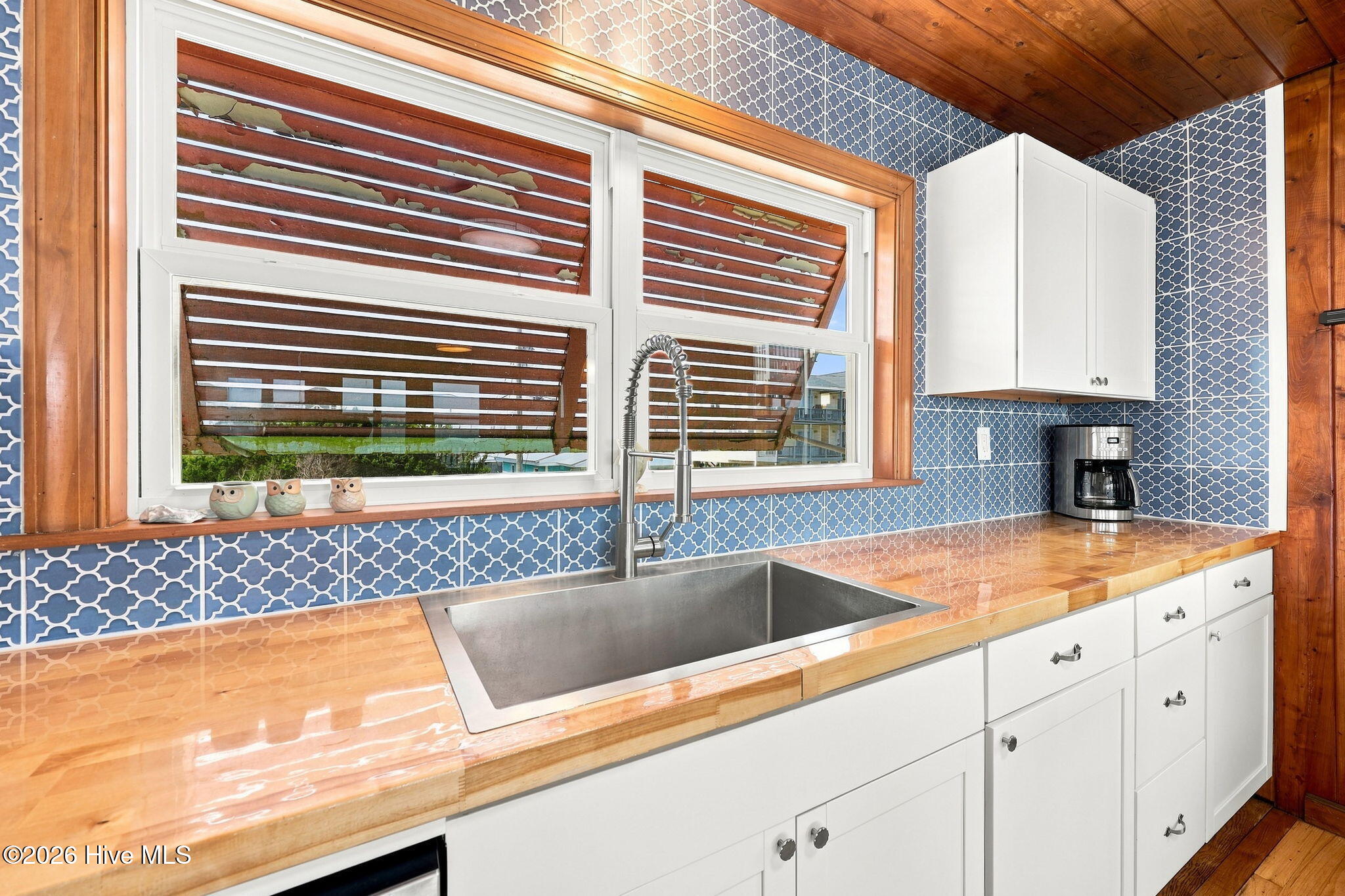 616 N Shore Drive Property Photo 12