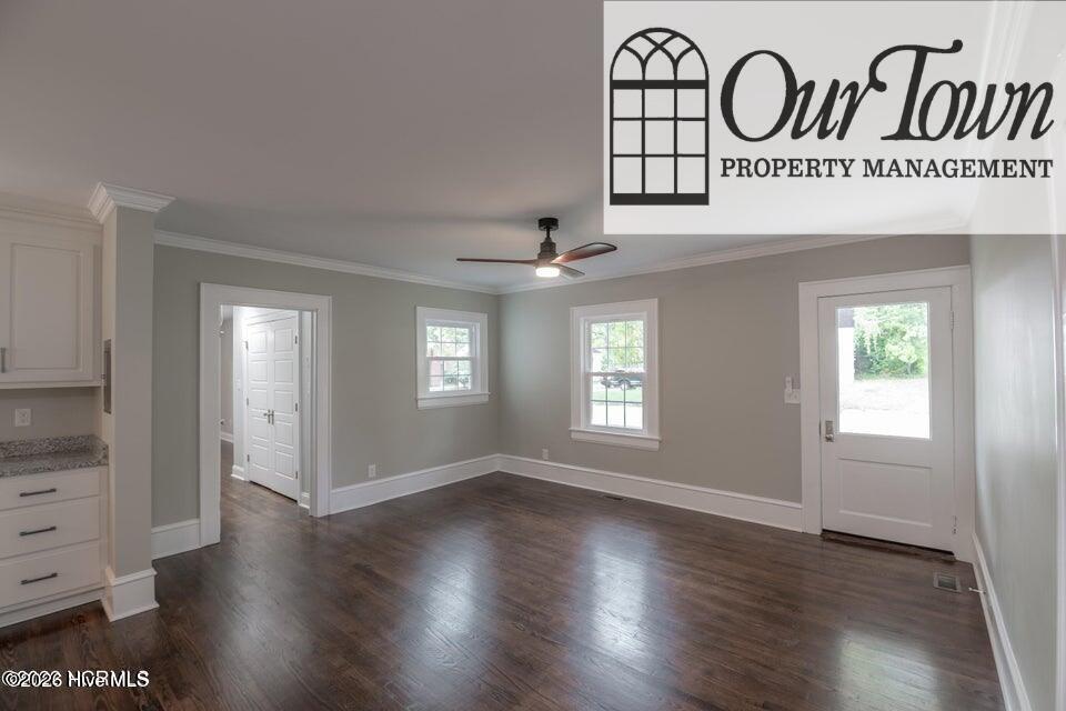 606 Clark Avenue Ne Property Photo 3