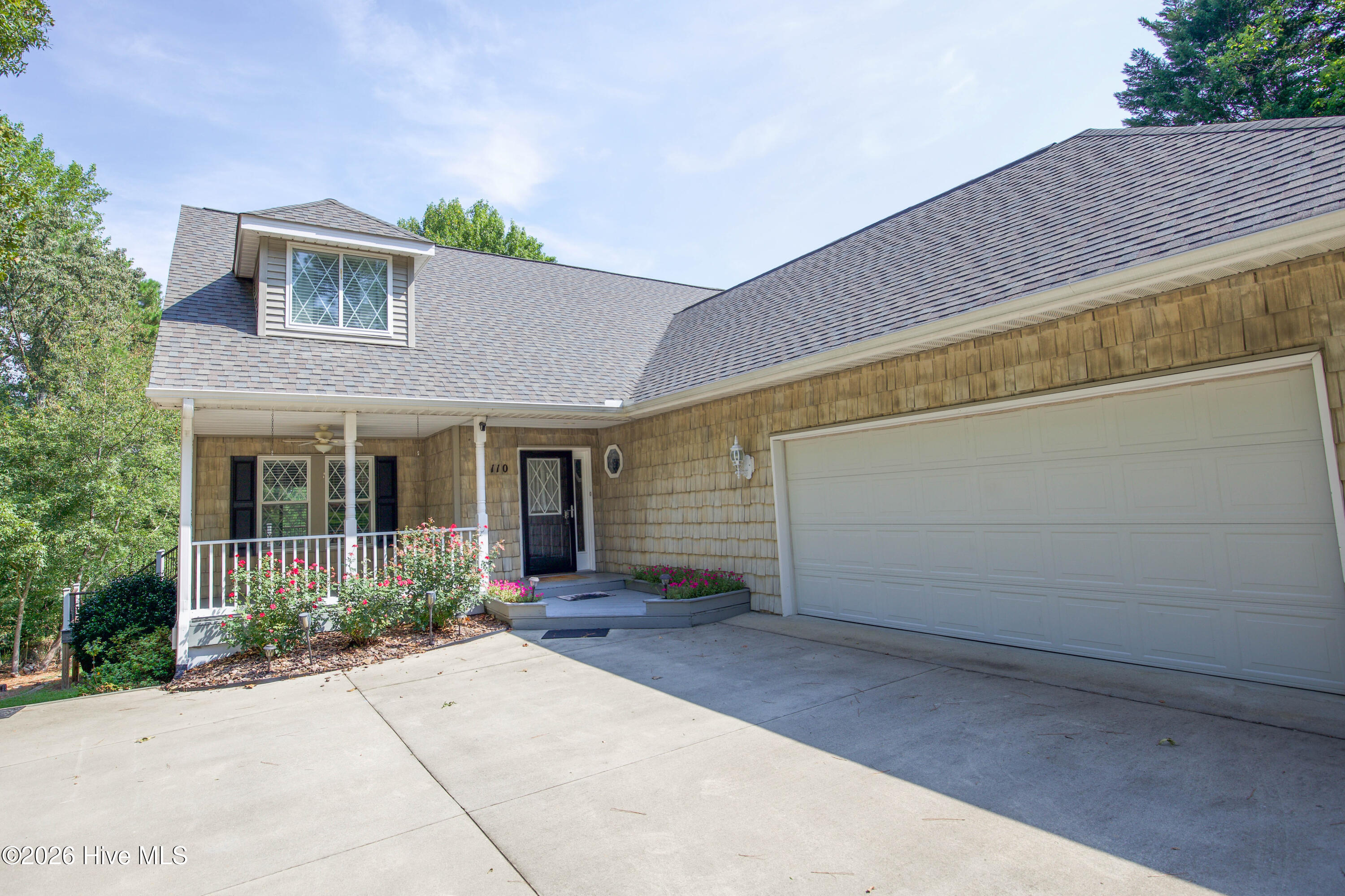 110 Sandspur Lane Property Photo 4