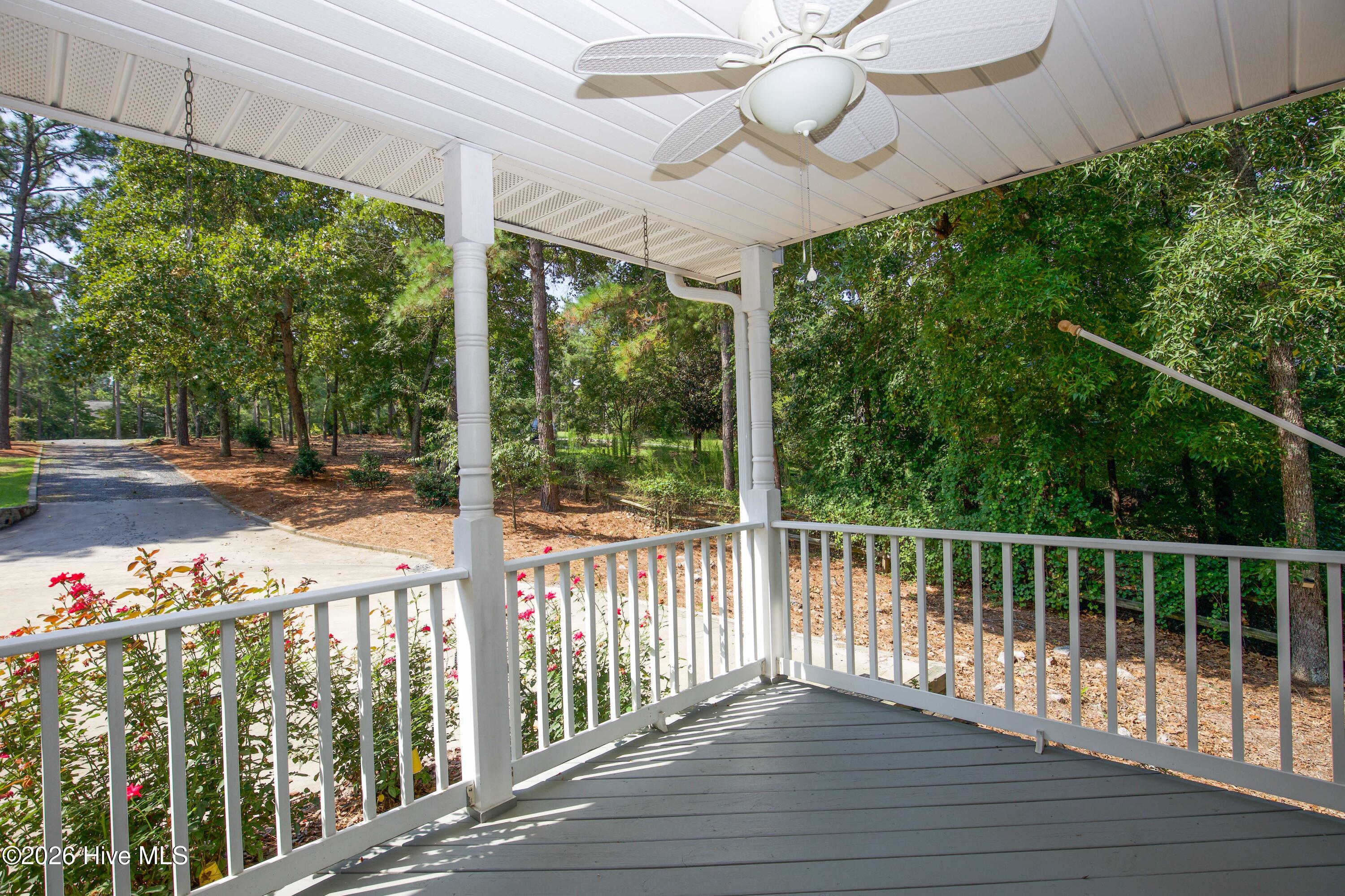 110 Sandspur Lane Property Photo 8
