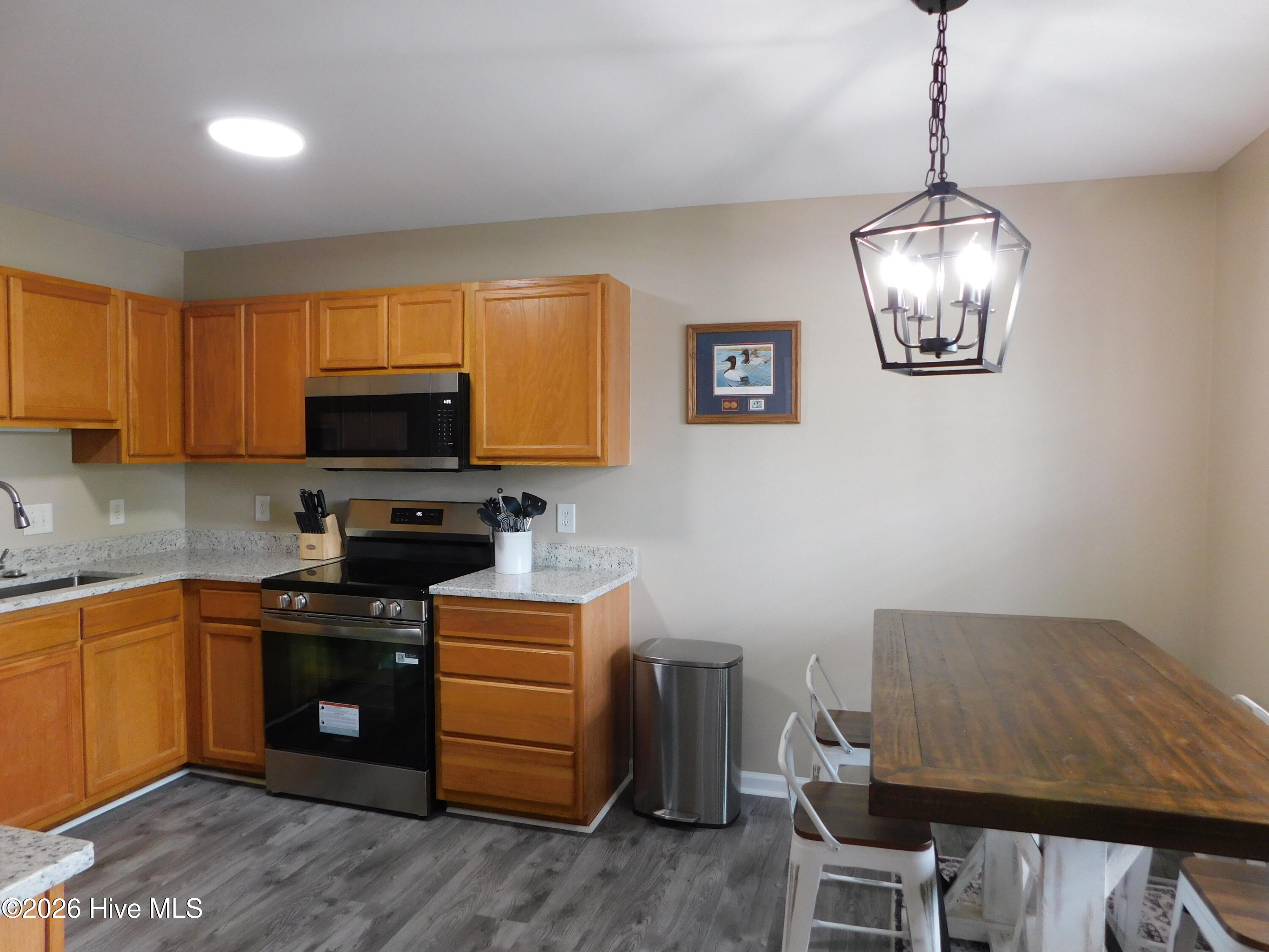 902 Courtyard E Property Photo 4