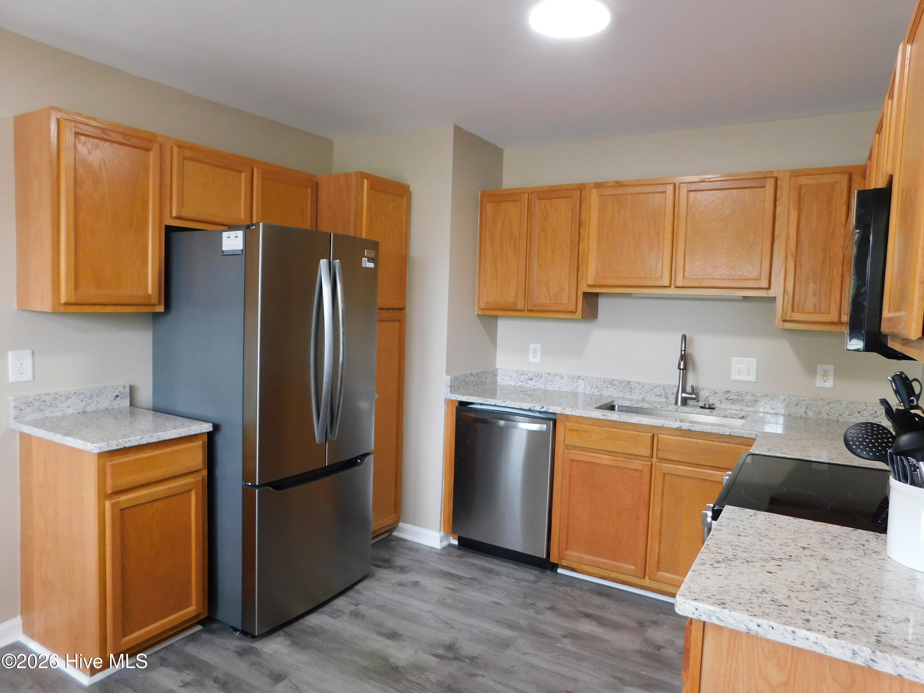902 Courtyard E Property Photo 5