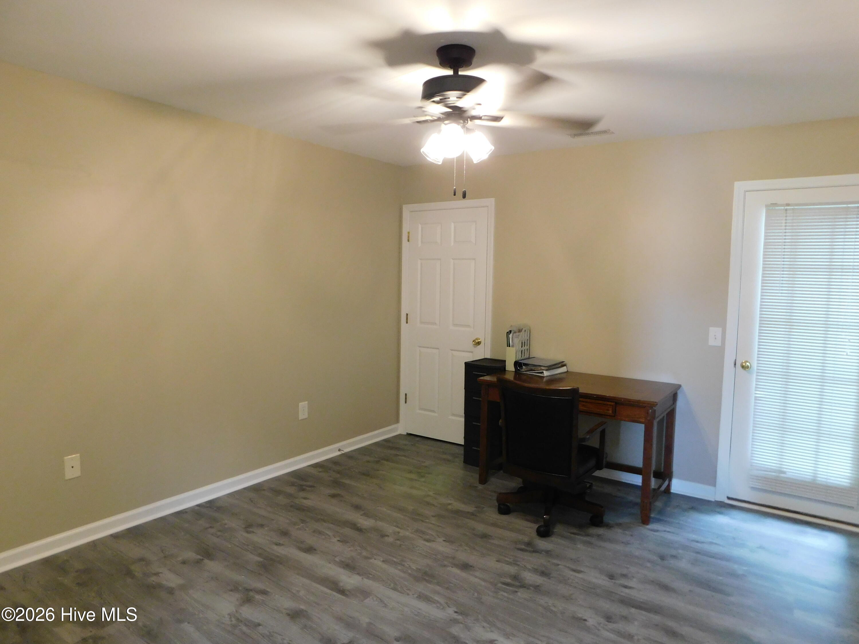 902 Courtyard E Property Photo 8