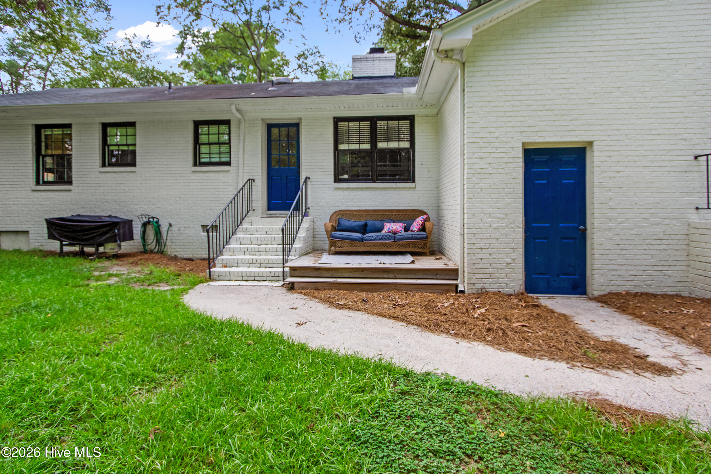 1909 Fairview Way Property Photo 2