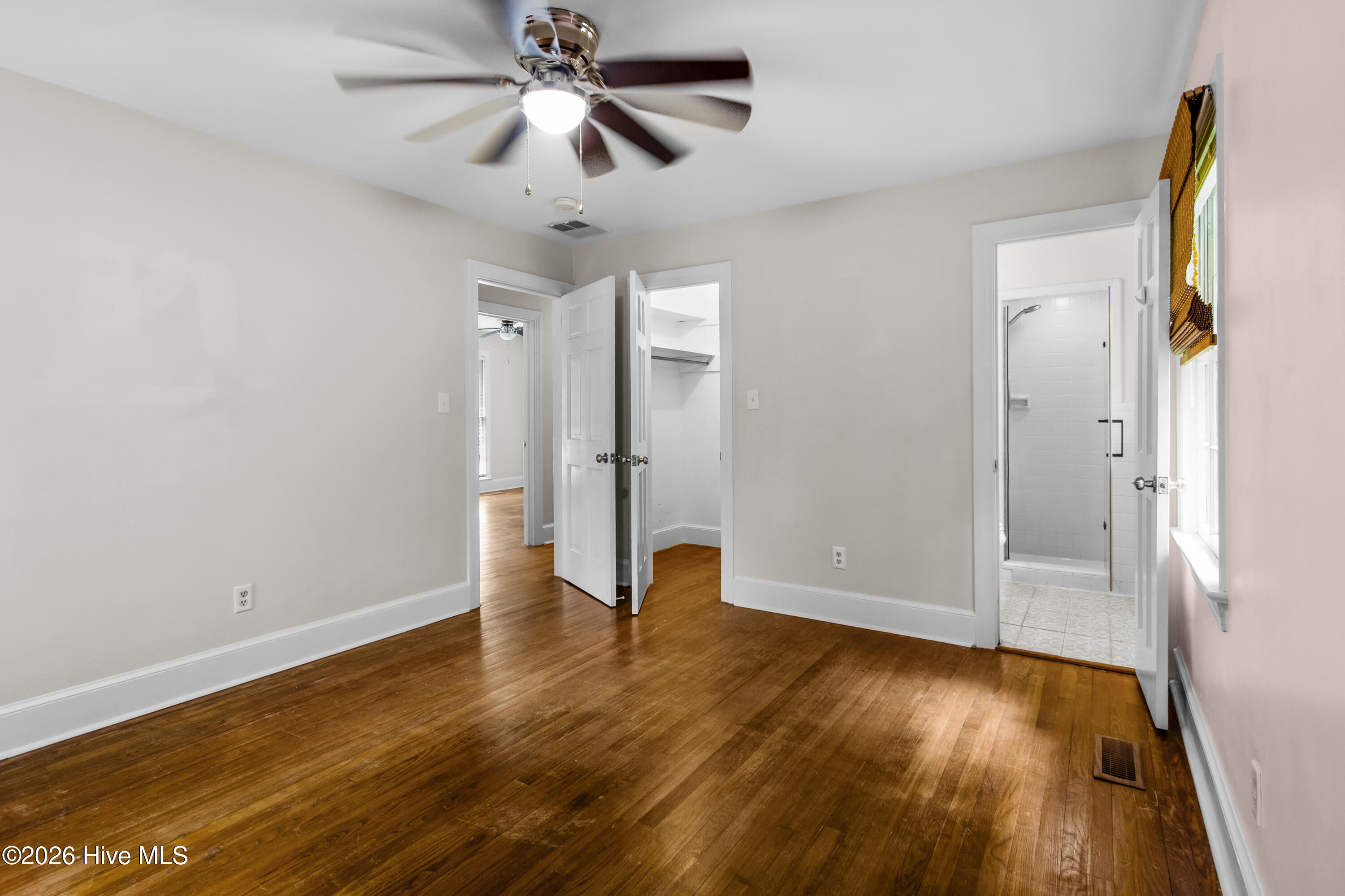1909 Fairview Way Property Photo 6