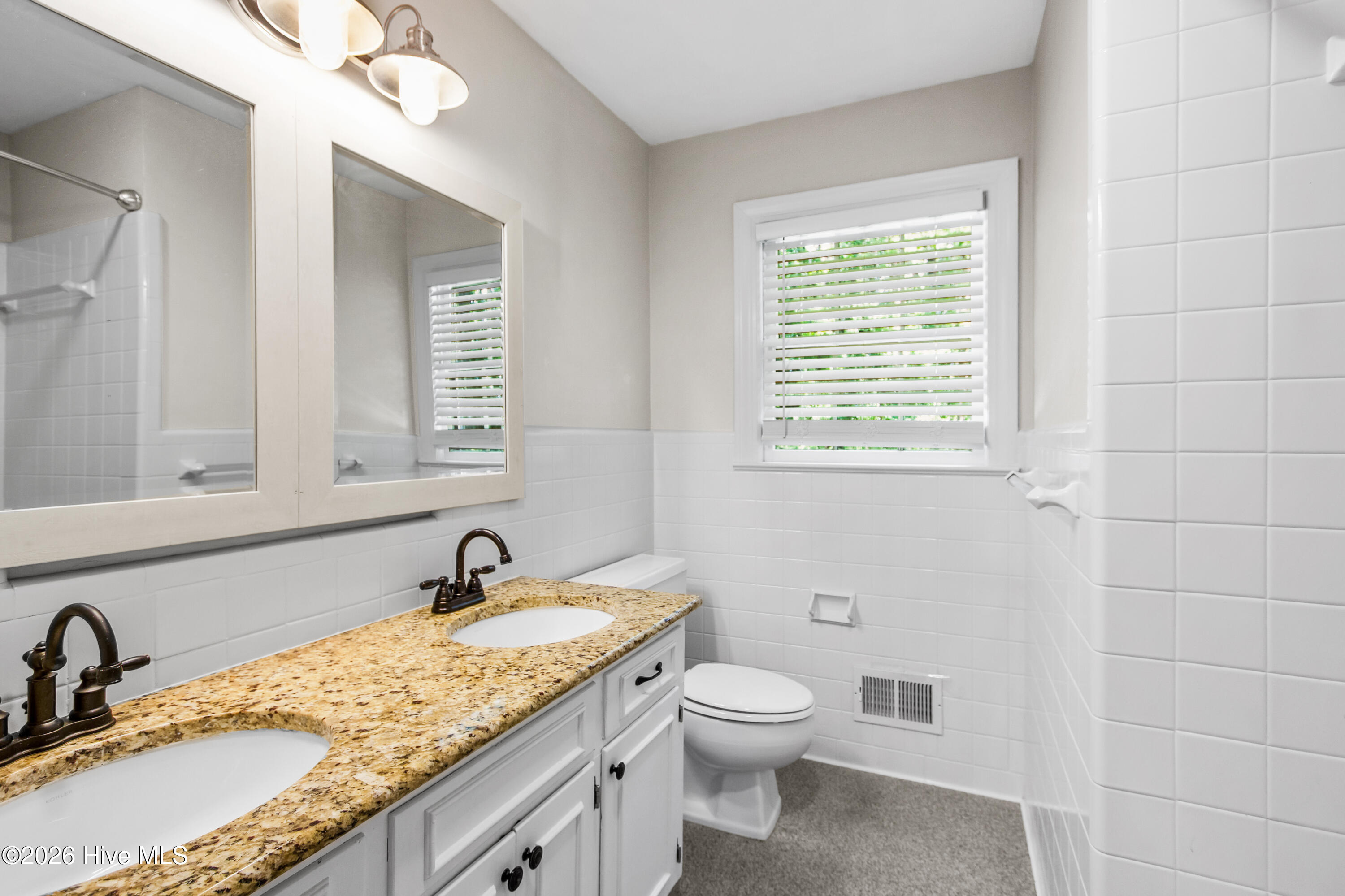 1909 Fairview Way Property Photo 8