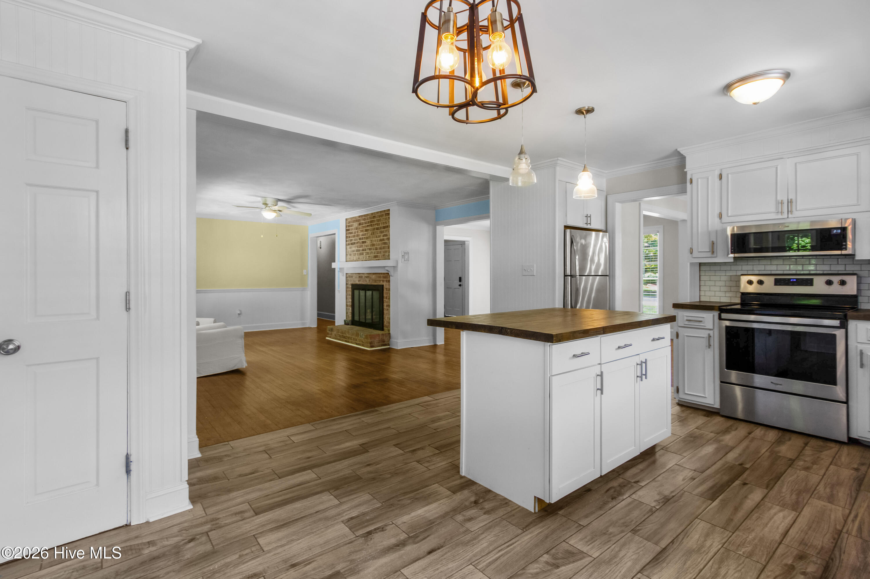 1909 Fairview Way Property Photo 13