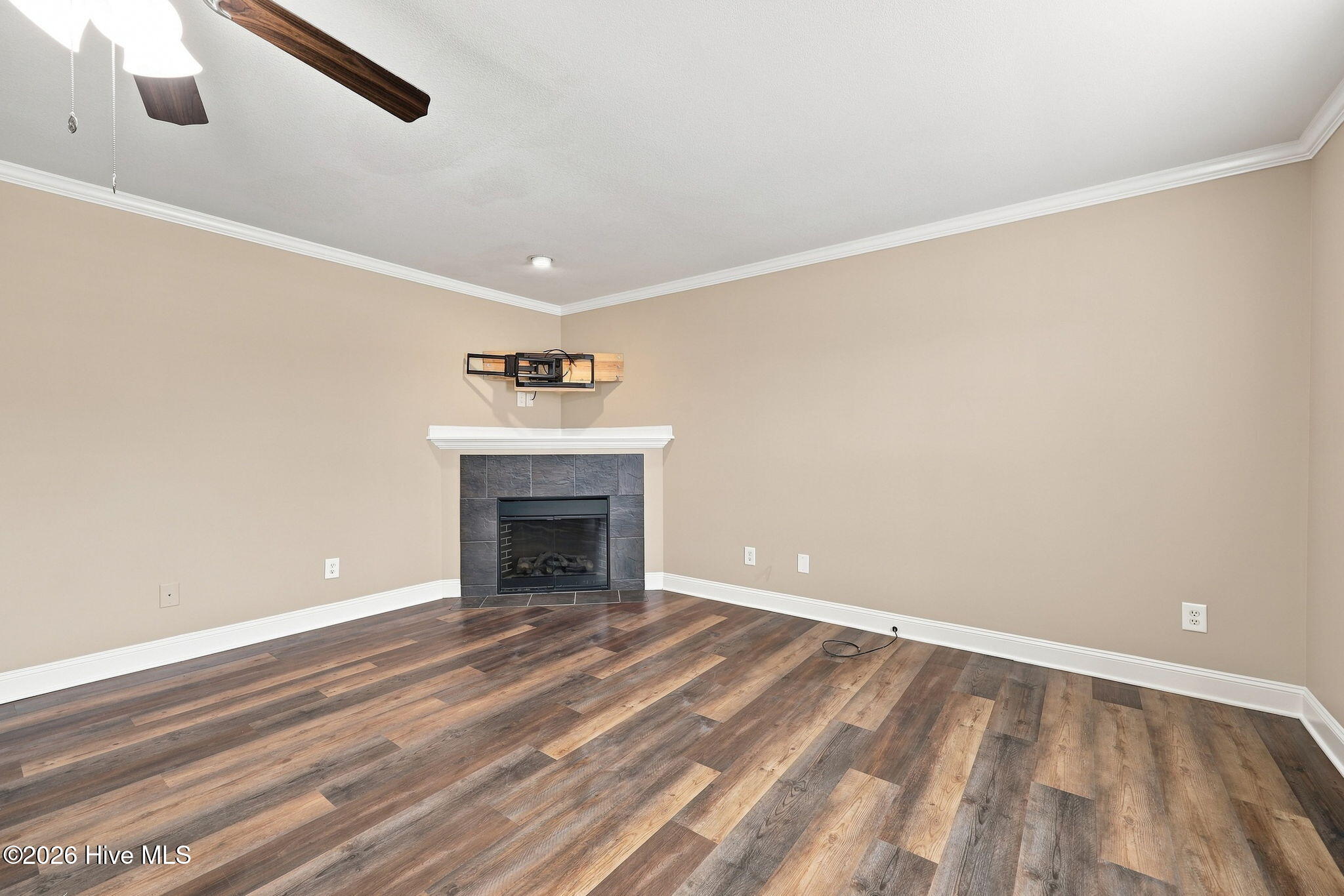 205 South Pointe Drive B Property Photo 5