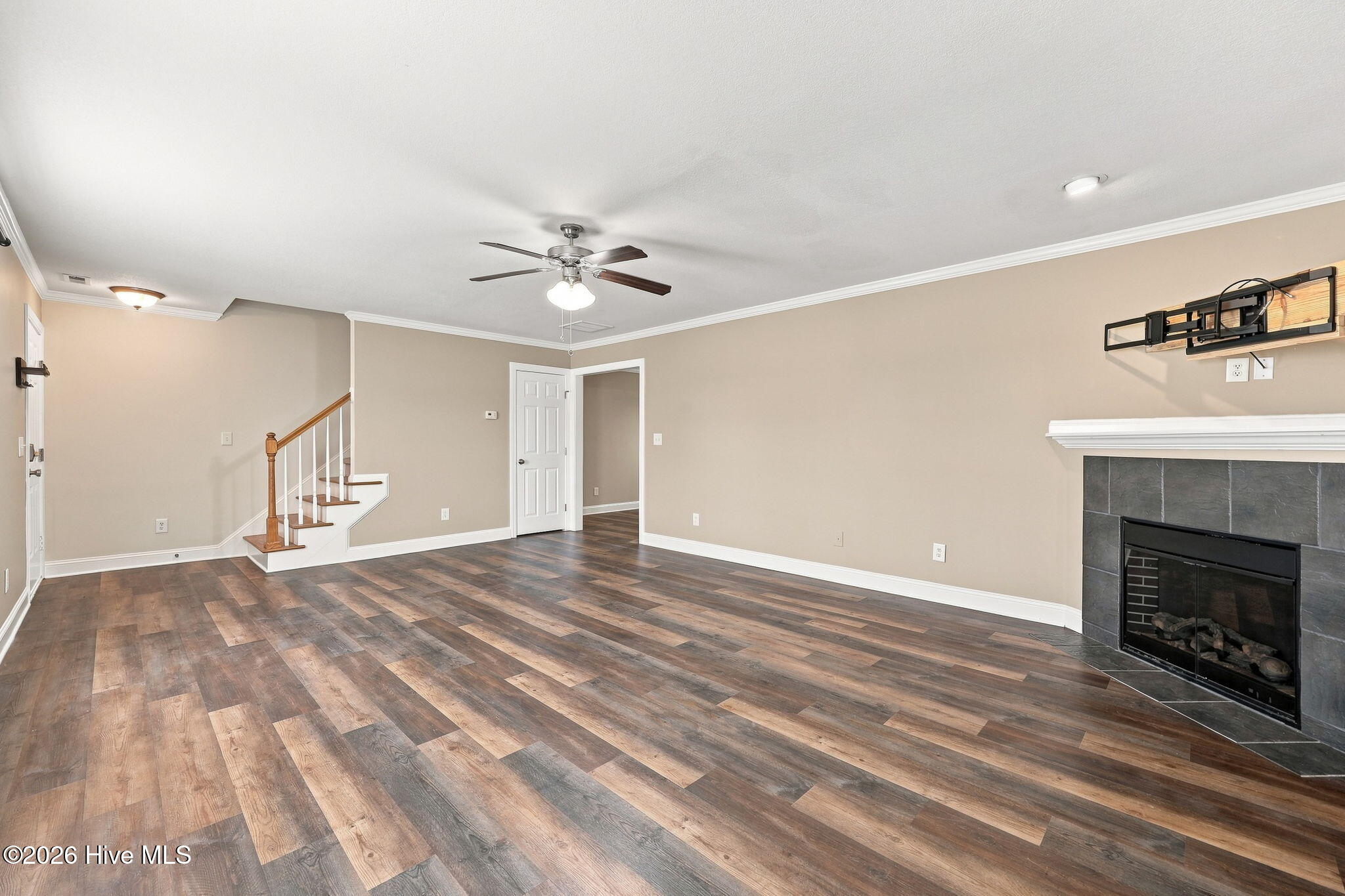 205 South Pointe Drive B Property Photo 6