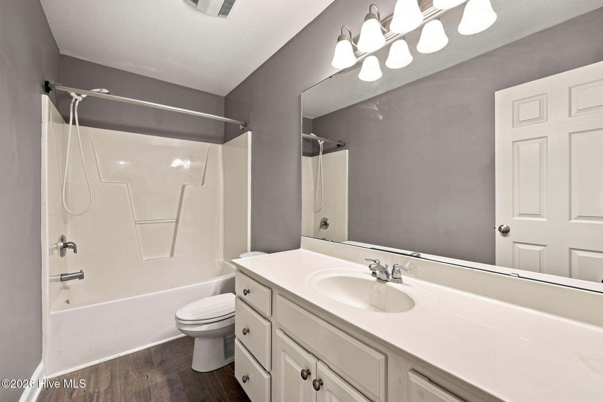 205 South Pointe Drive B Property Photo 25