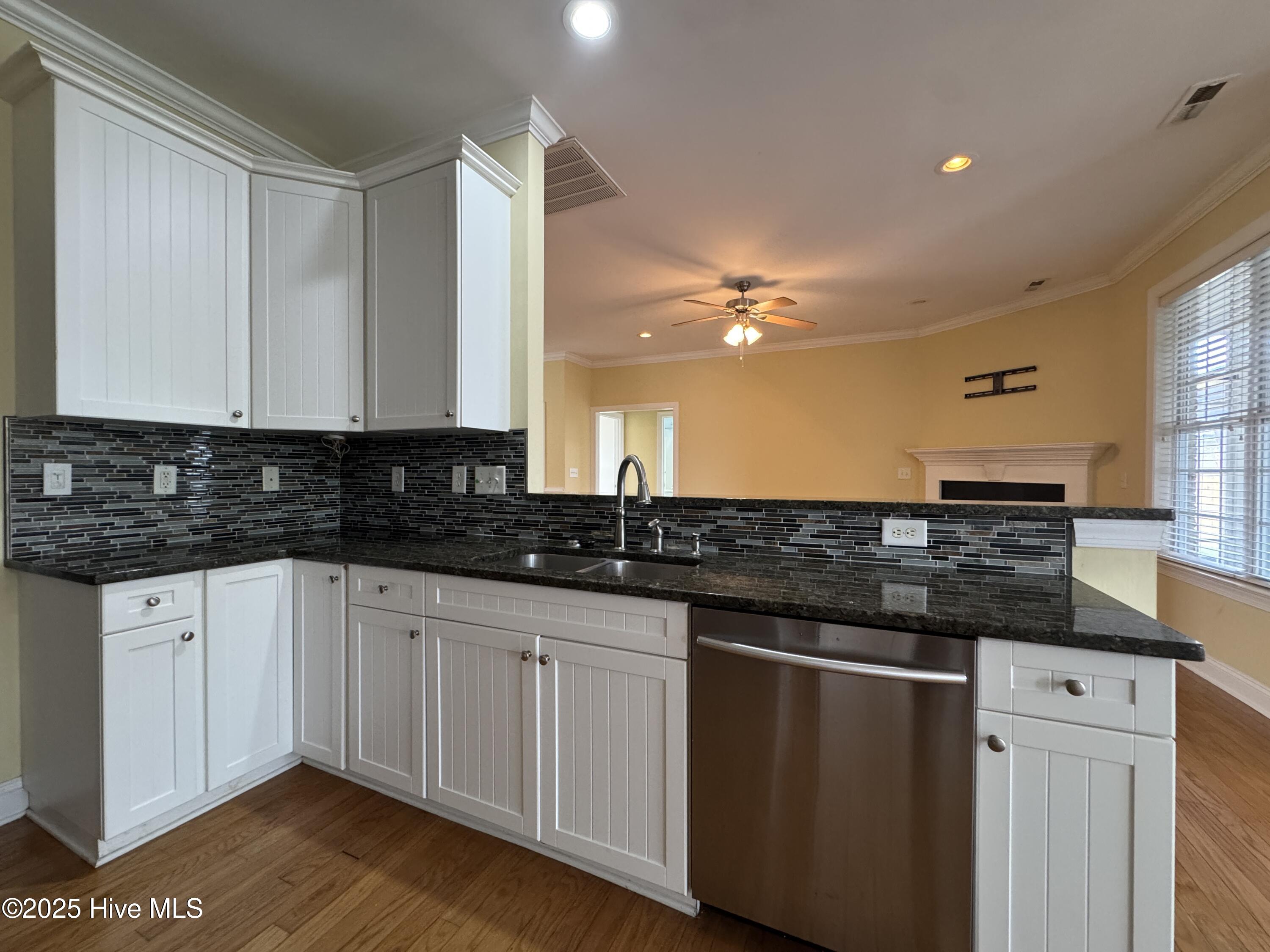 1011 Ginger Lily Way Property Photo 6