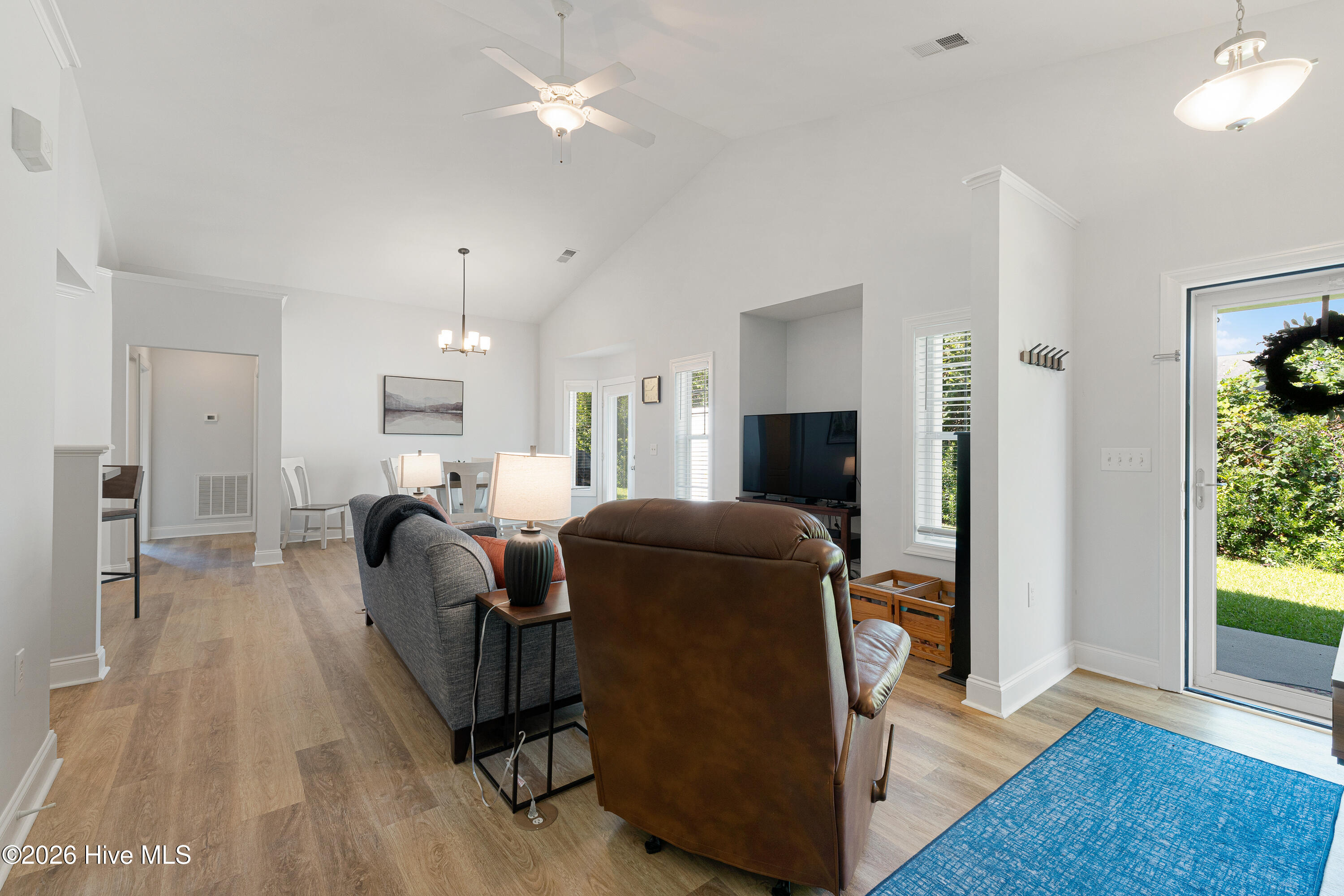 215 Diamond Cove Property Photo 6