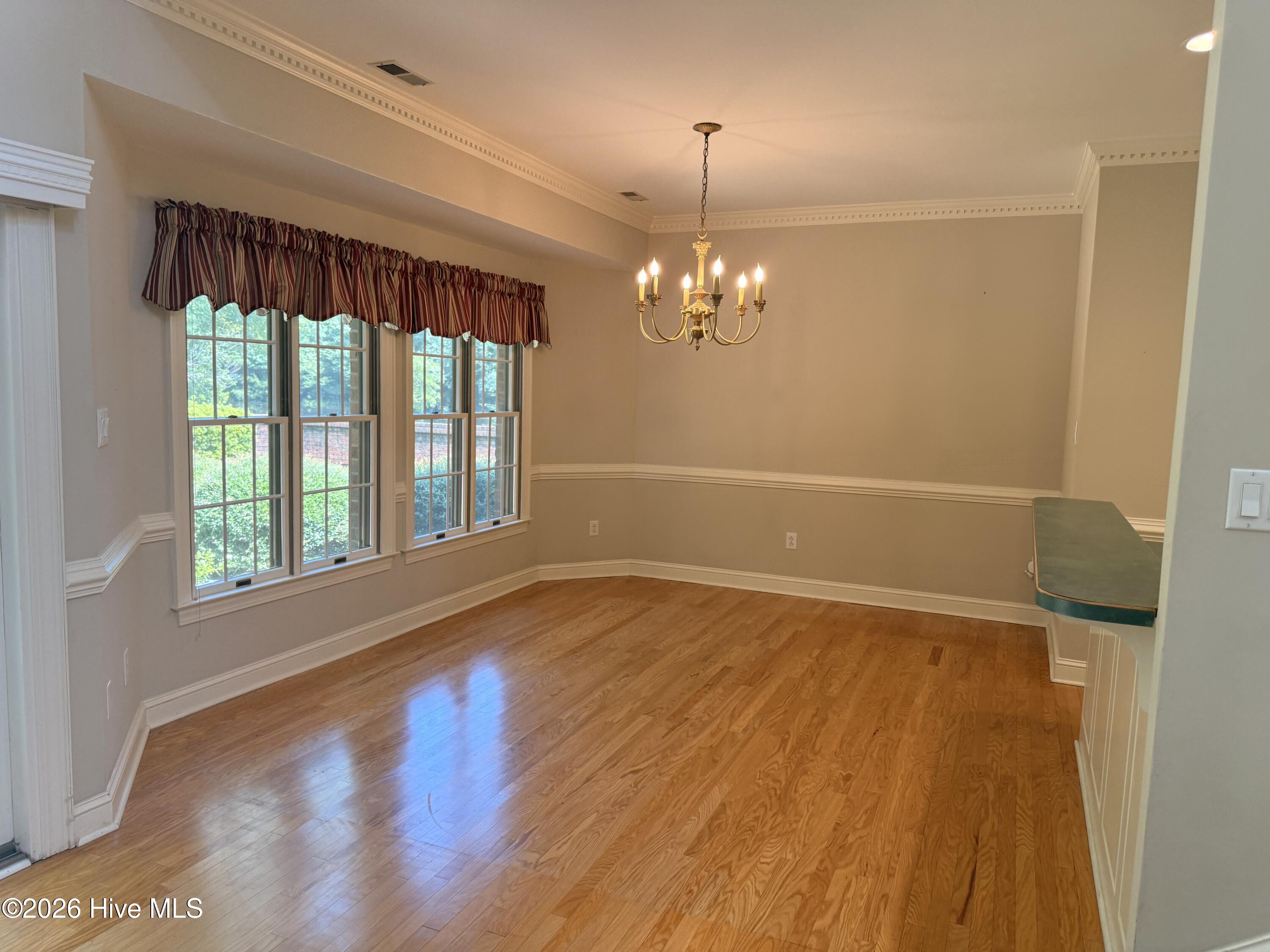 1010 Devonshire Drive Property Photo 4