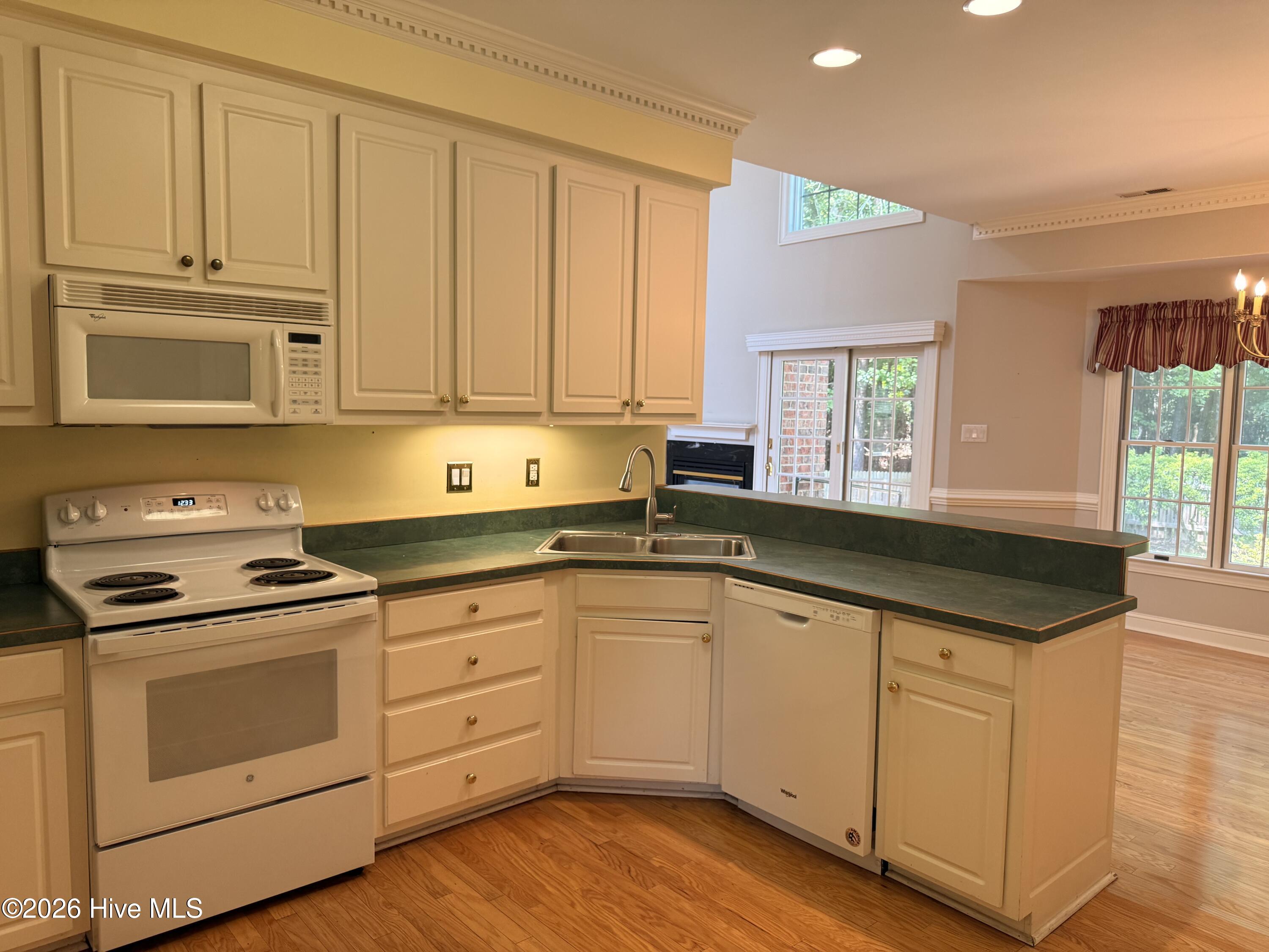 1010 Devonshire Drive Property Photo 6