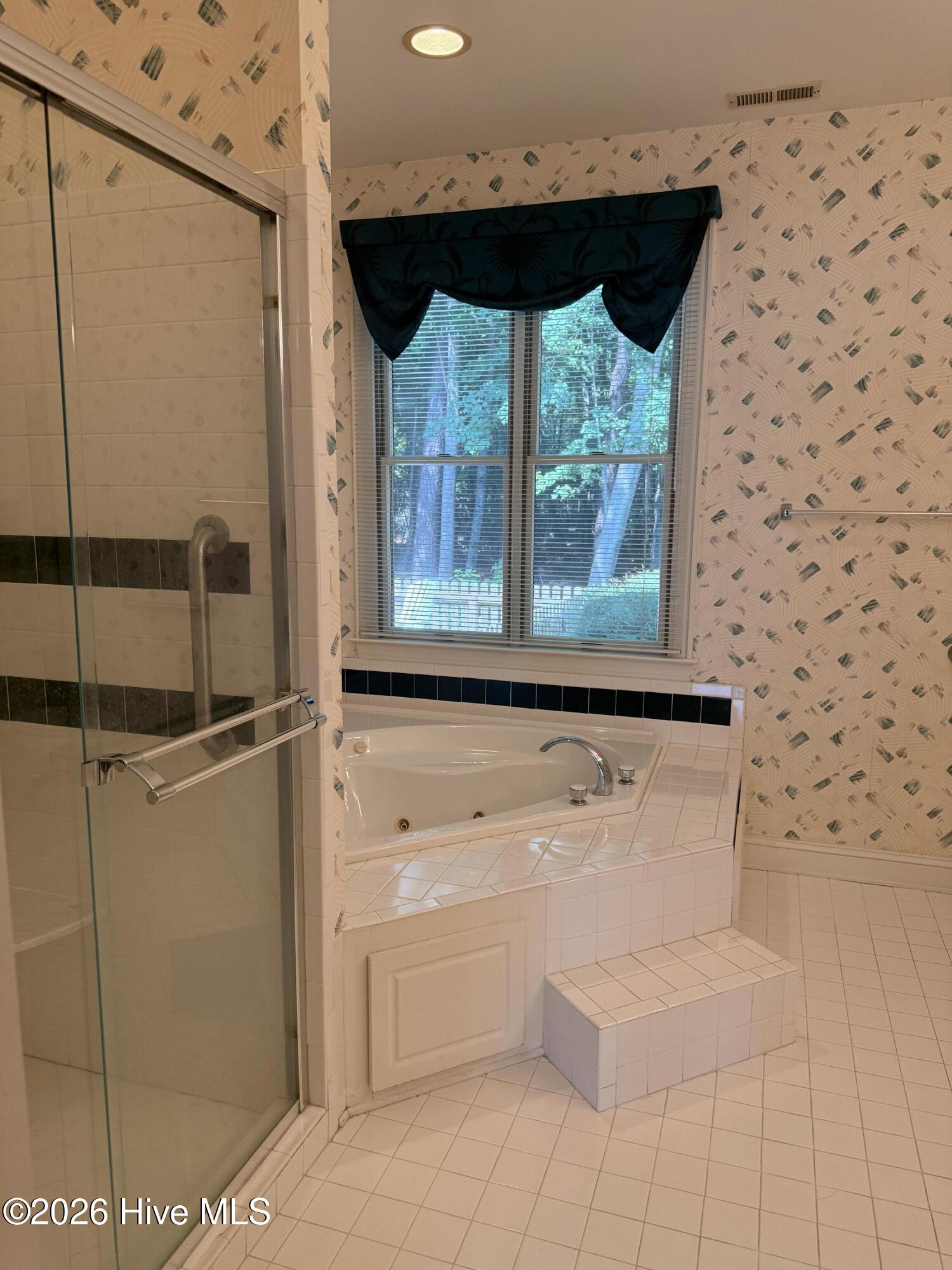 1010 Devonshire Drive Property Photo 16