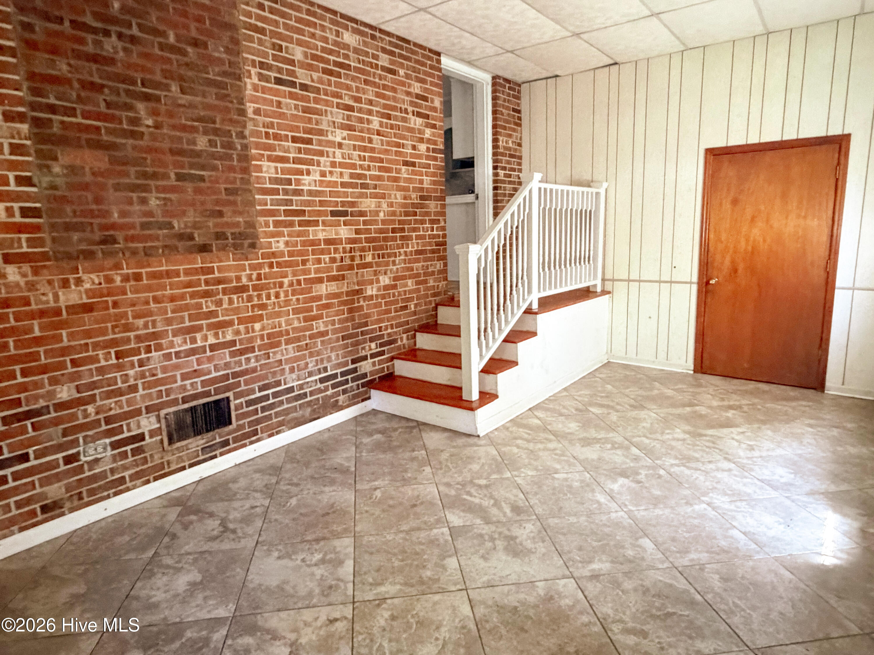 225 Diane Court Property Photo 6