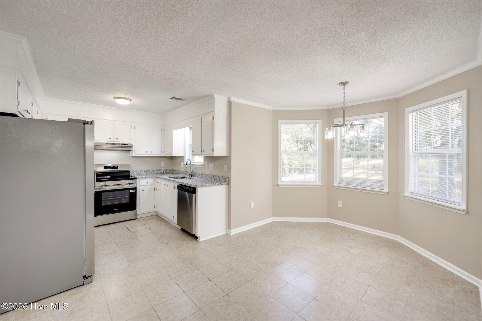 1531 Pine Ridge Drive E Property Photo 14