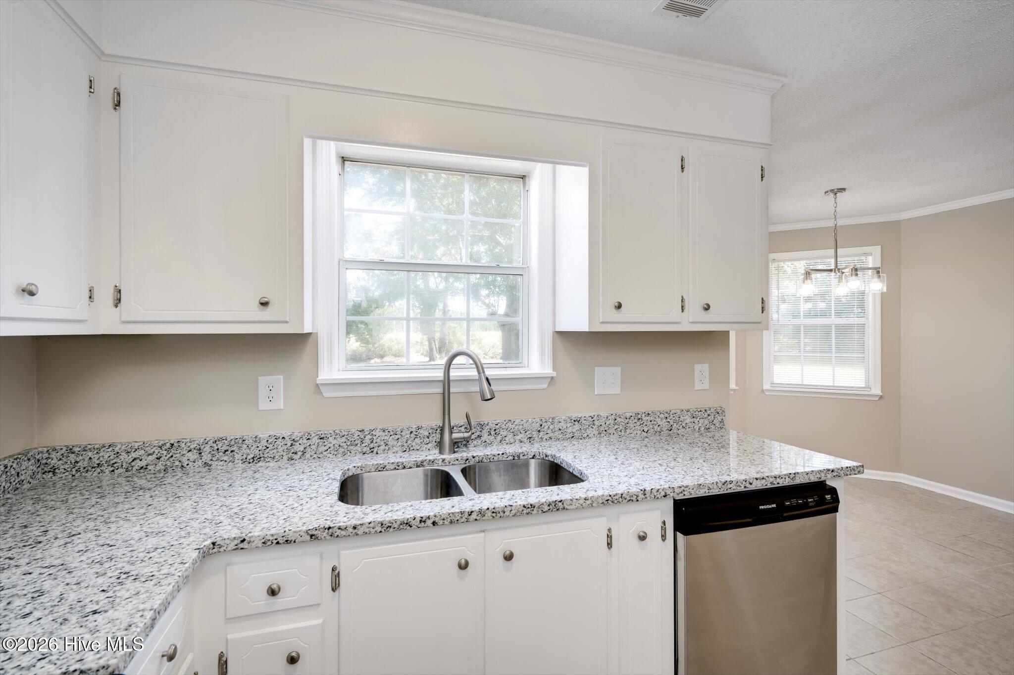 1531 Pine Ridge Drive E Property Photo 18