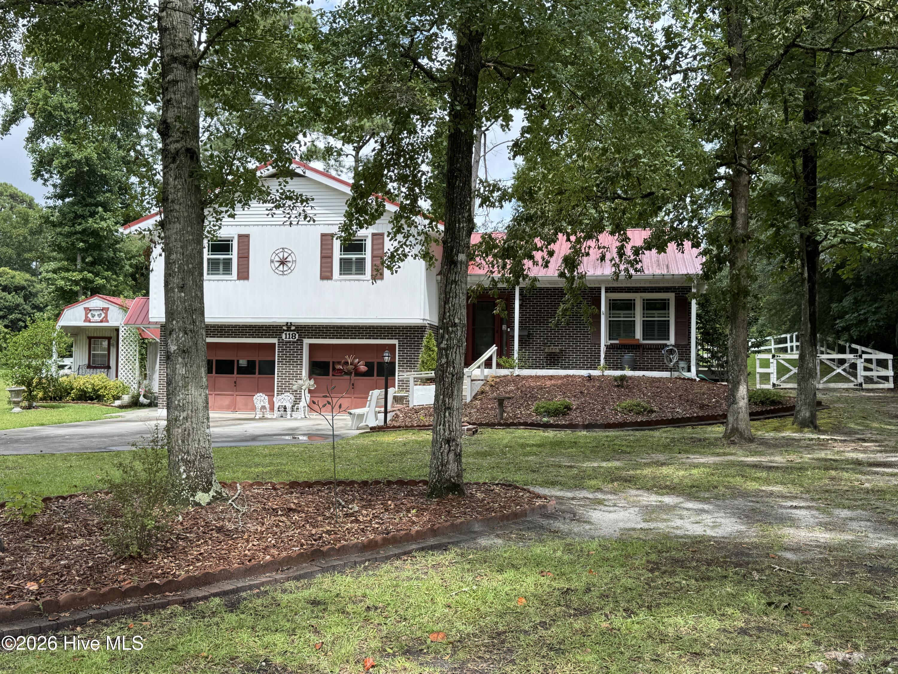 118 Oakwood Drive Property Photo 1