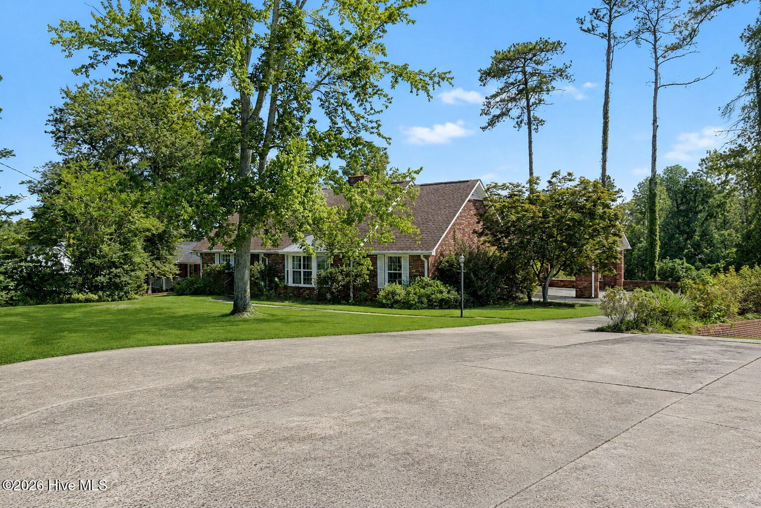 2223 Morningside Drive Property Photo 3