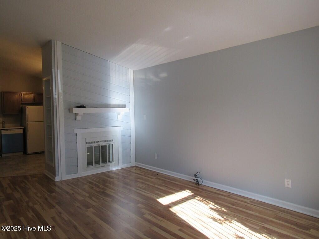 111 Village Circle Property Photo 4