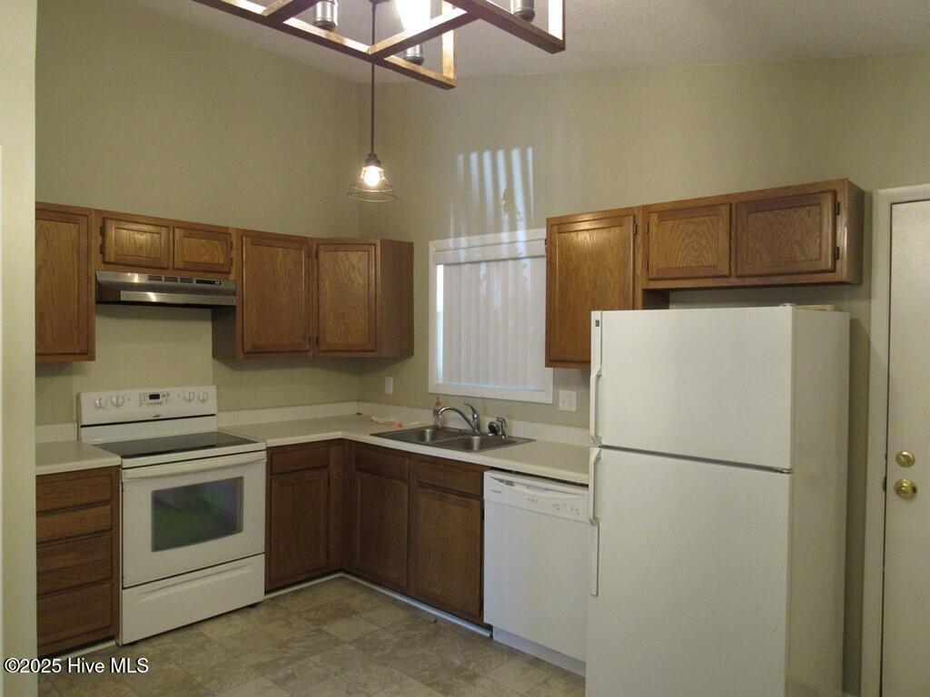 111 Village Circle Property Photo 8