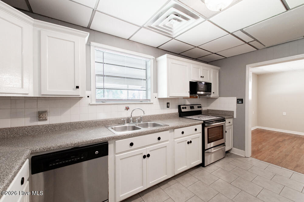 2035 County Line Road Property Photo 11