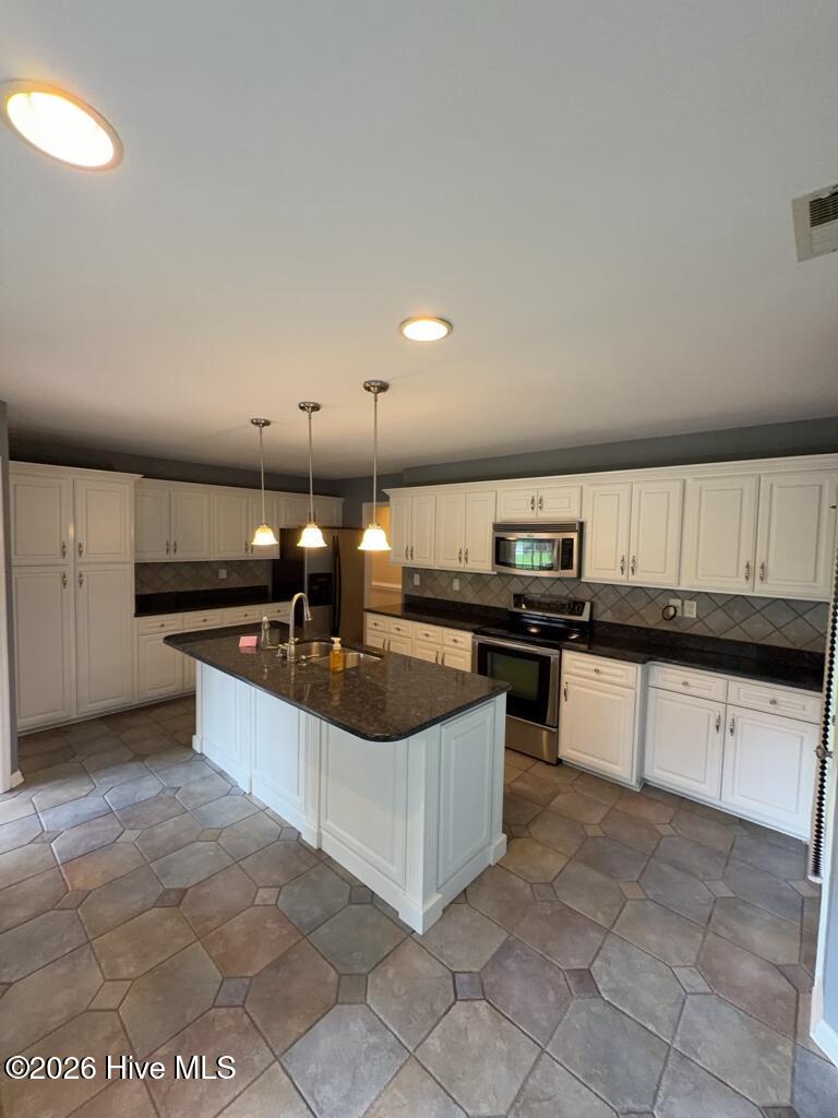 211 Bethesda Court Property Photo 10