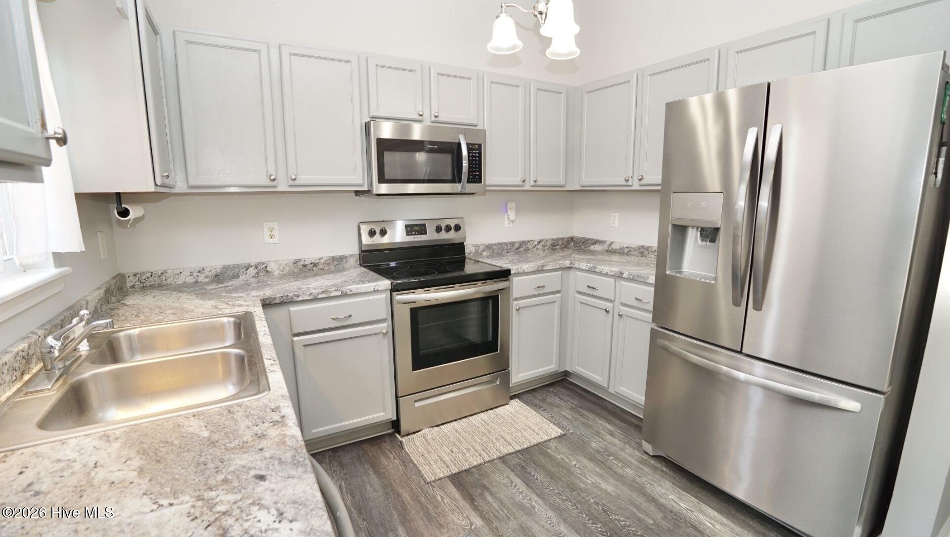 301 Scranton Court Property Photo 8