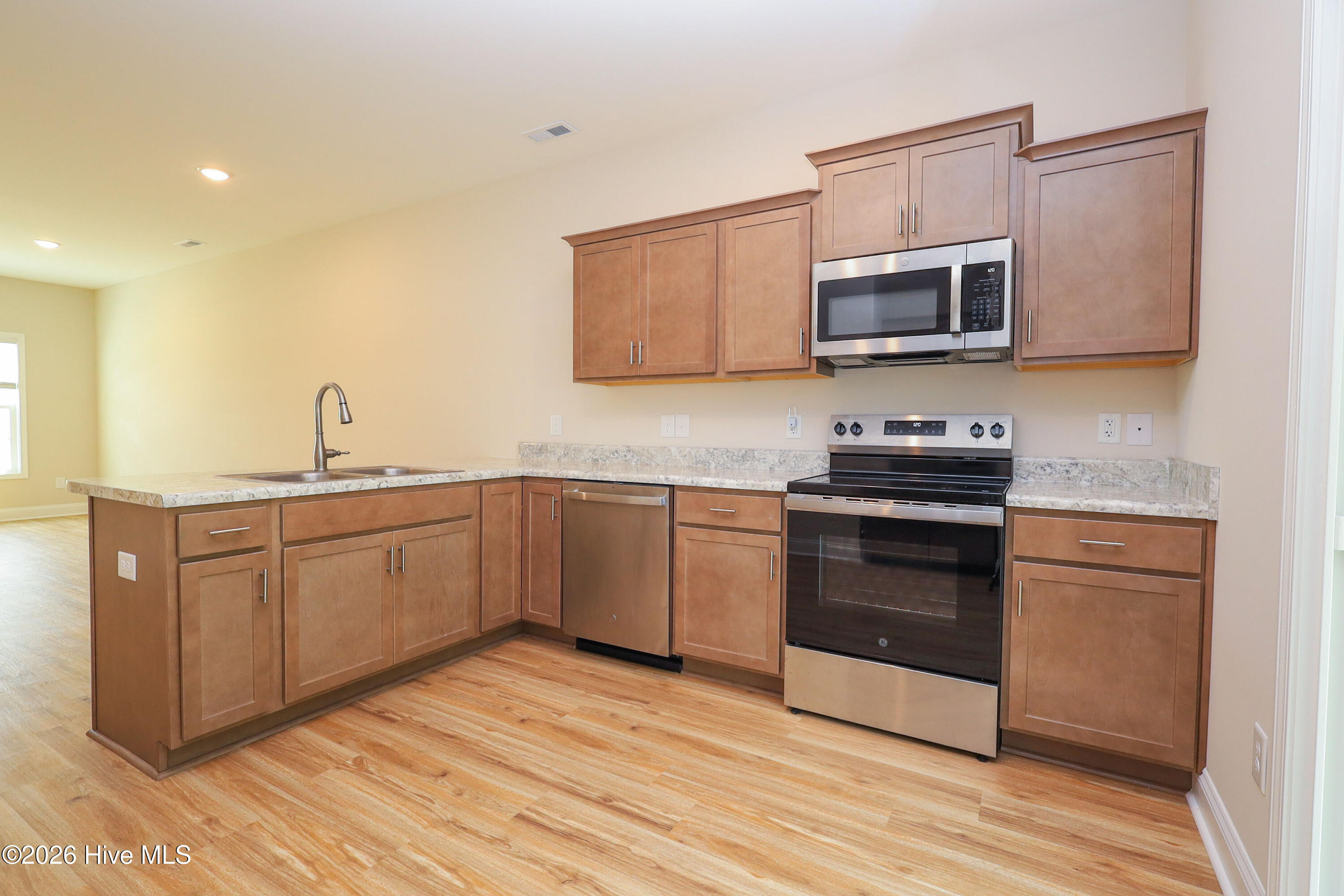 124 Loren Road Property Photo 8