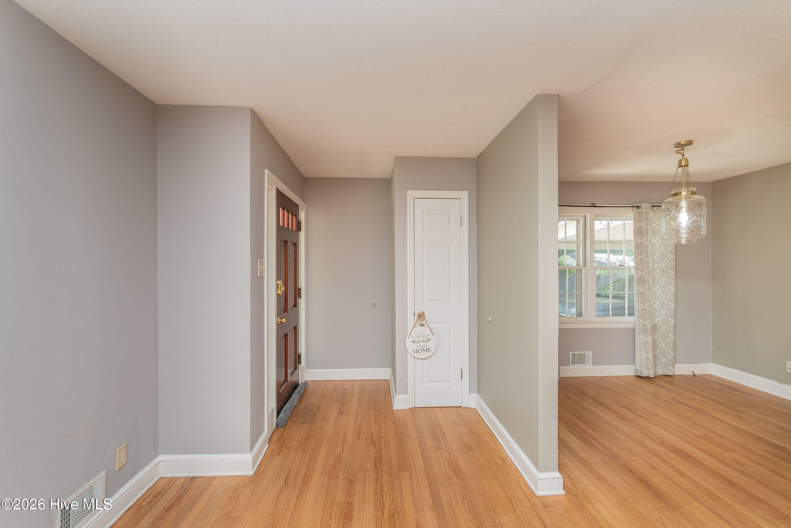210 Dunbarton Circle Se Property Photo 7