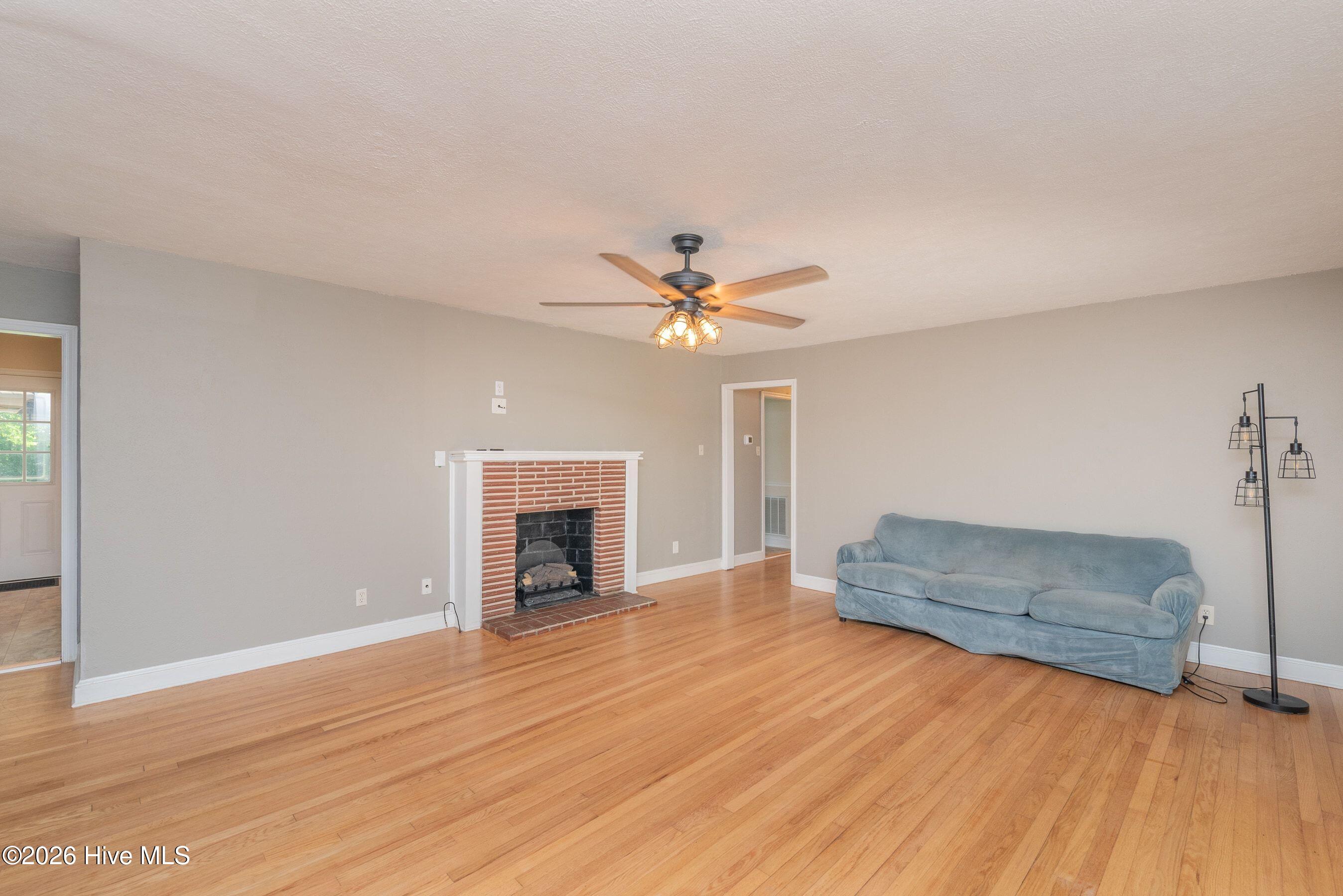 210 Dunbarton Circle Se Property Photo 8