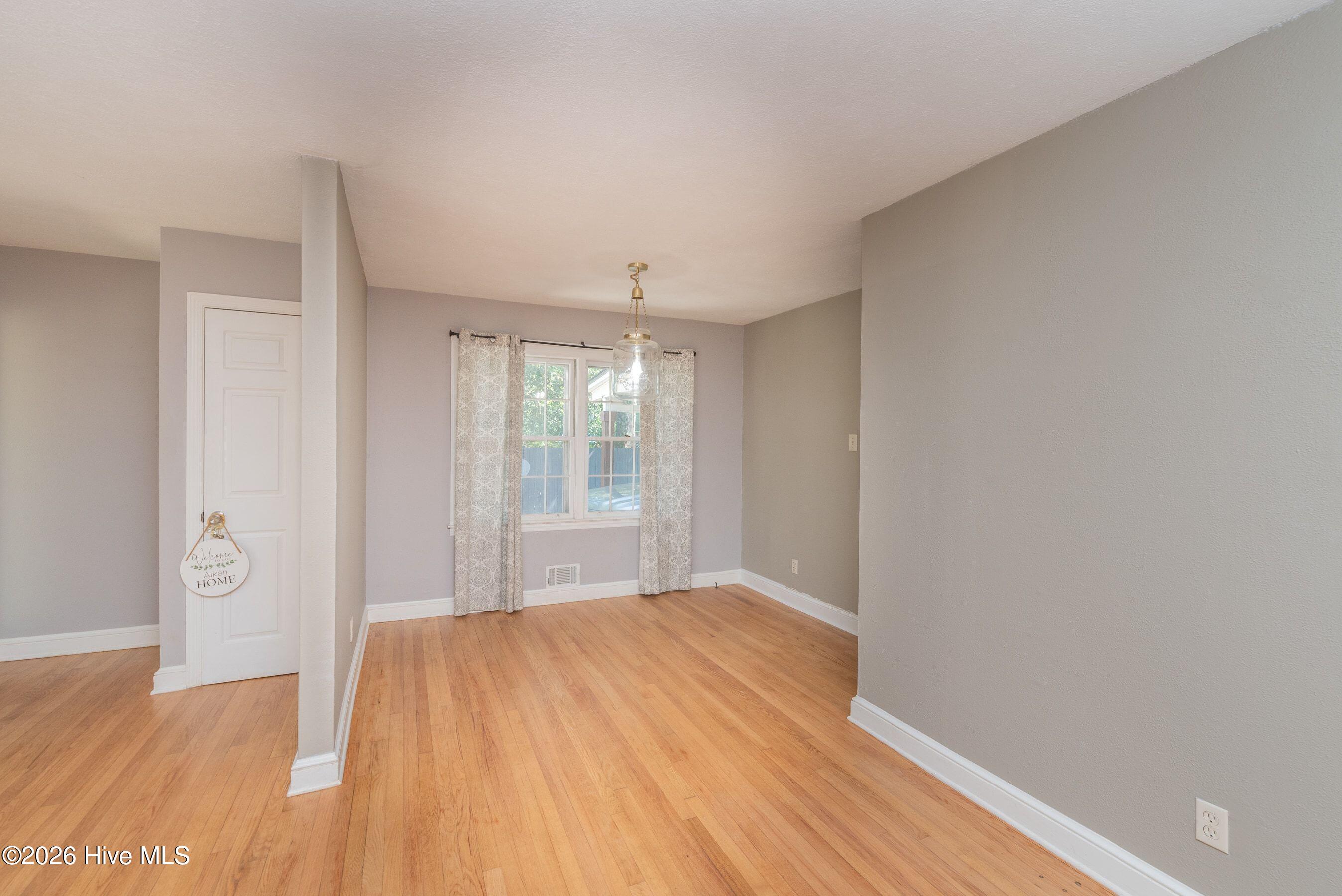 210 Dunbarton Circle Se Property Photo 12