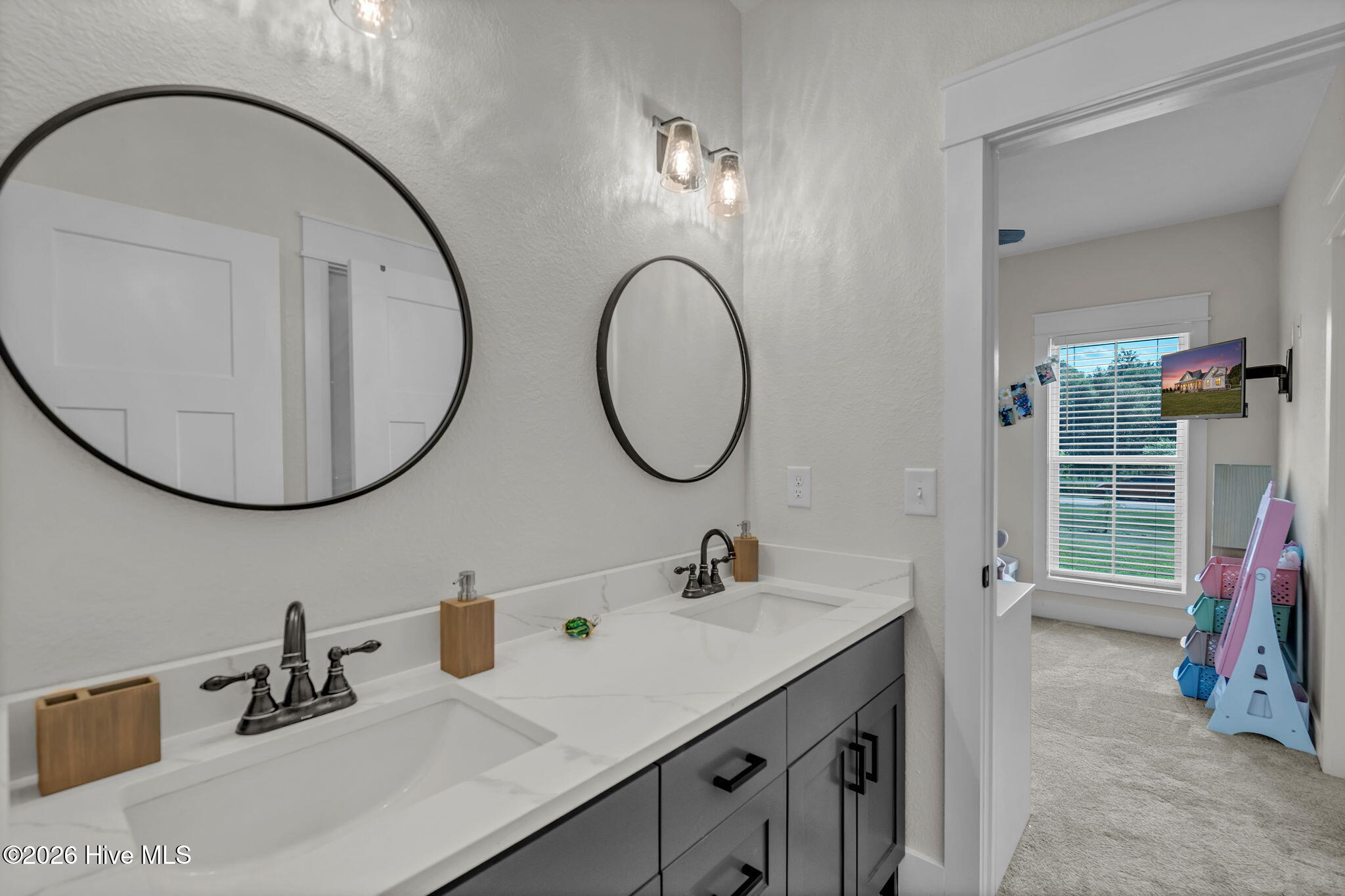 111 Artisan Way Property Photo 32