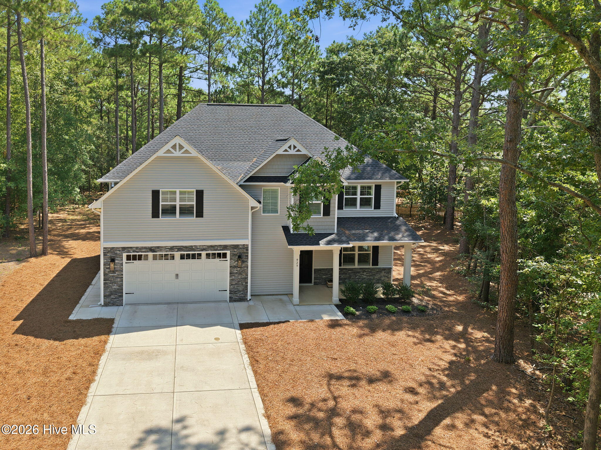 925 Cardinal Place Property Photo 4