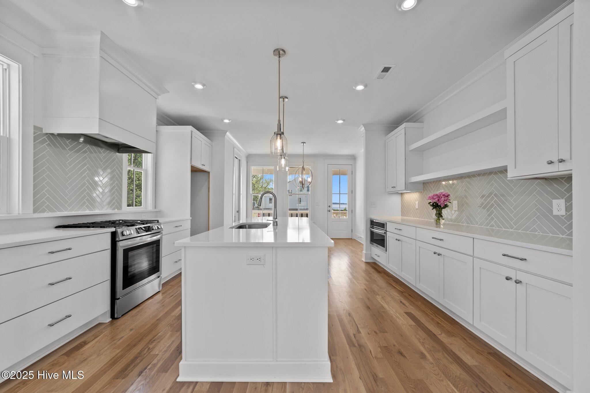100 Wiley Street Property Photo 11