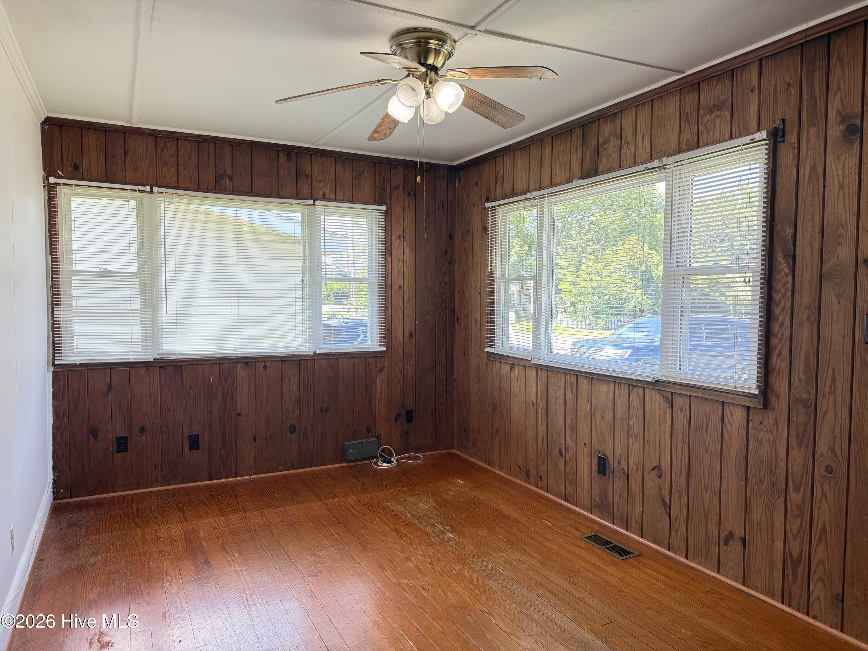 1011 Maple Street Property Photo 3
