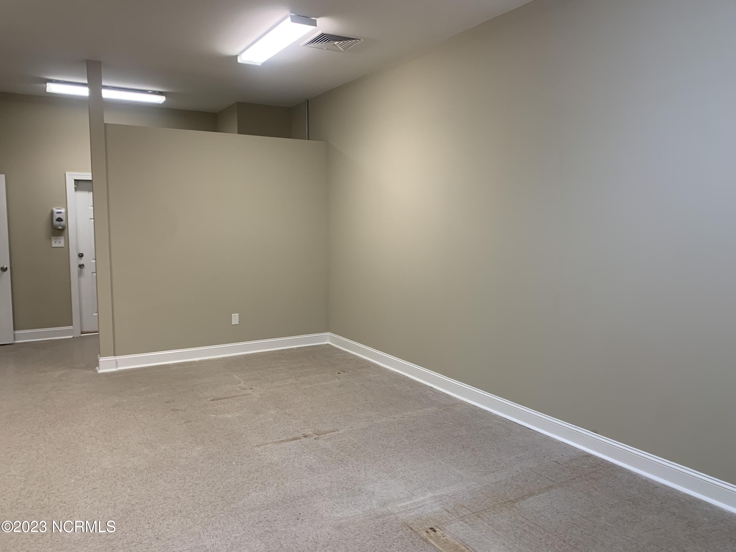 100 Fall Creek Drive E Property Photo 11