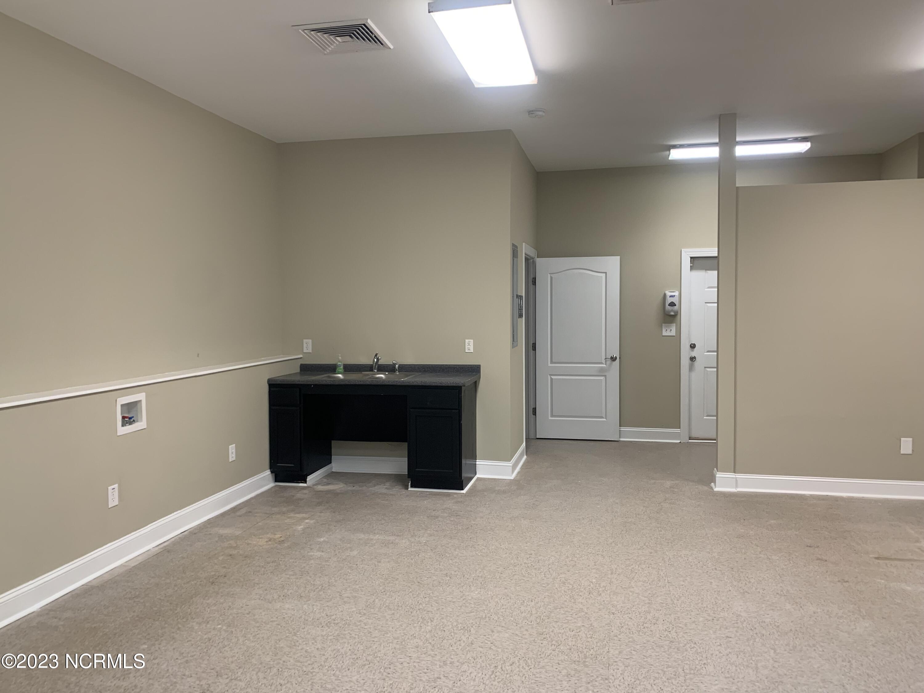 100 Fall Creek Drive E Property Photo 16