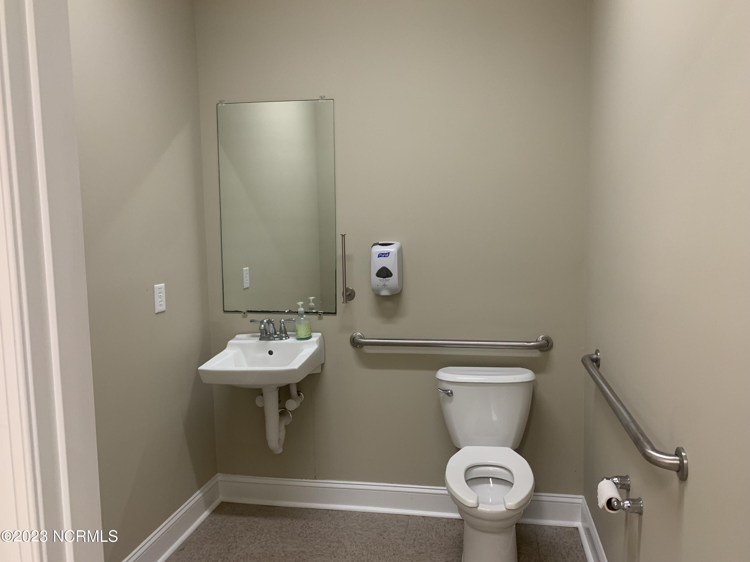 100 Fall Creek Drive E Property Photo 18