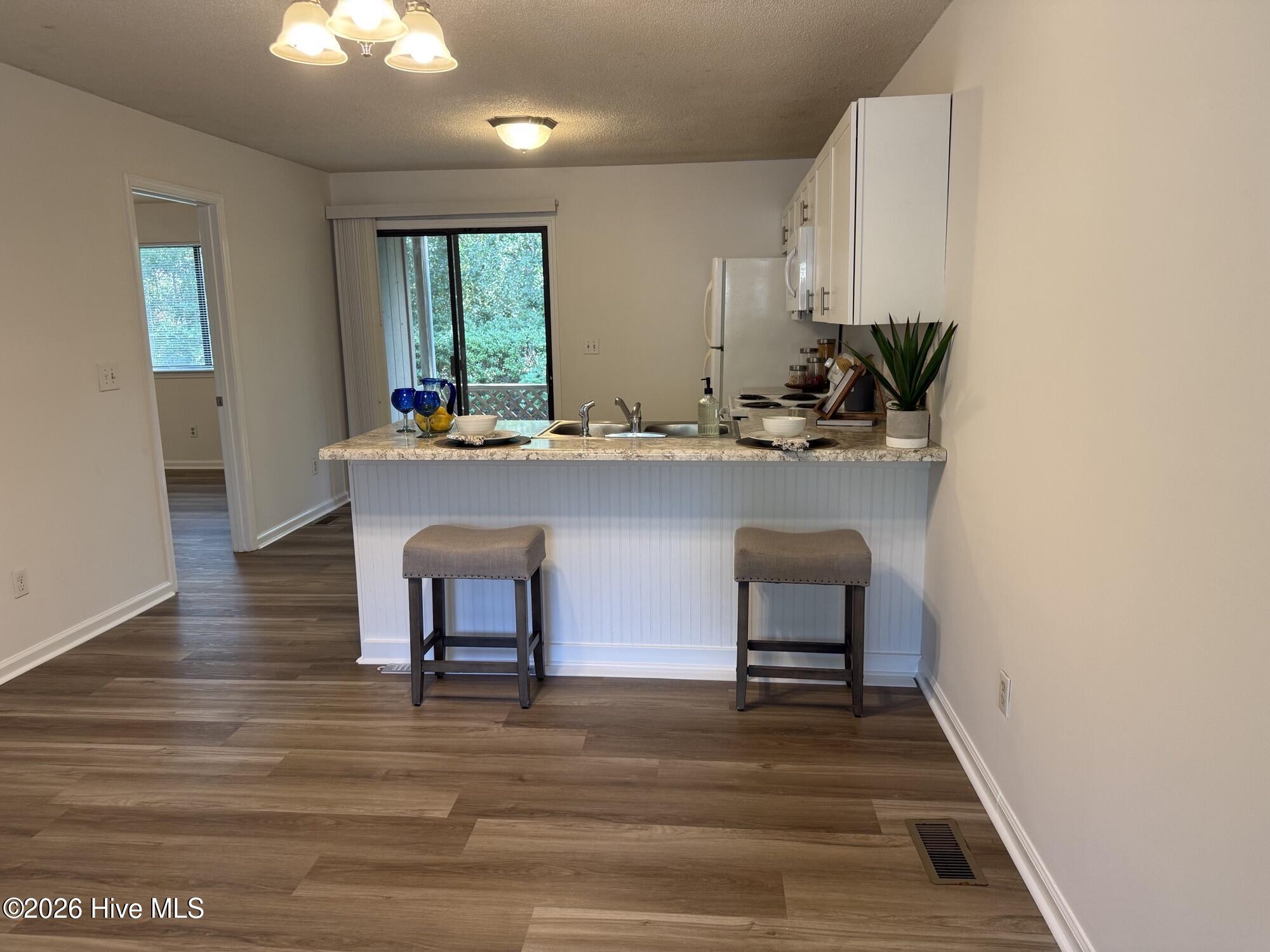 522 S Kerr Avenue 29 Property Photo 6