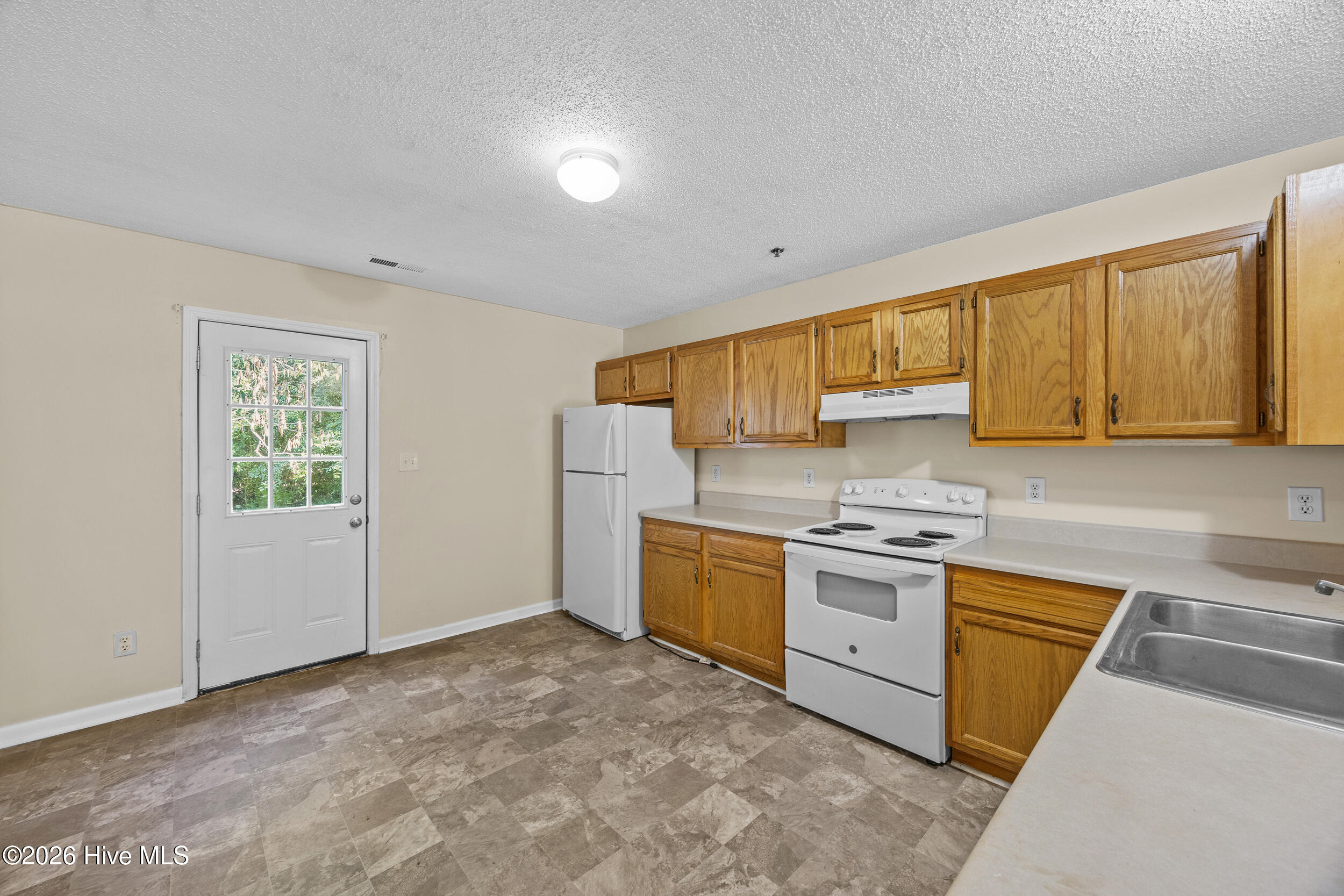 370 Bracken Place Property Photo 6