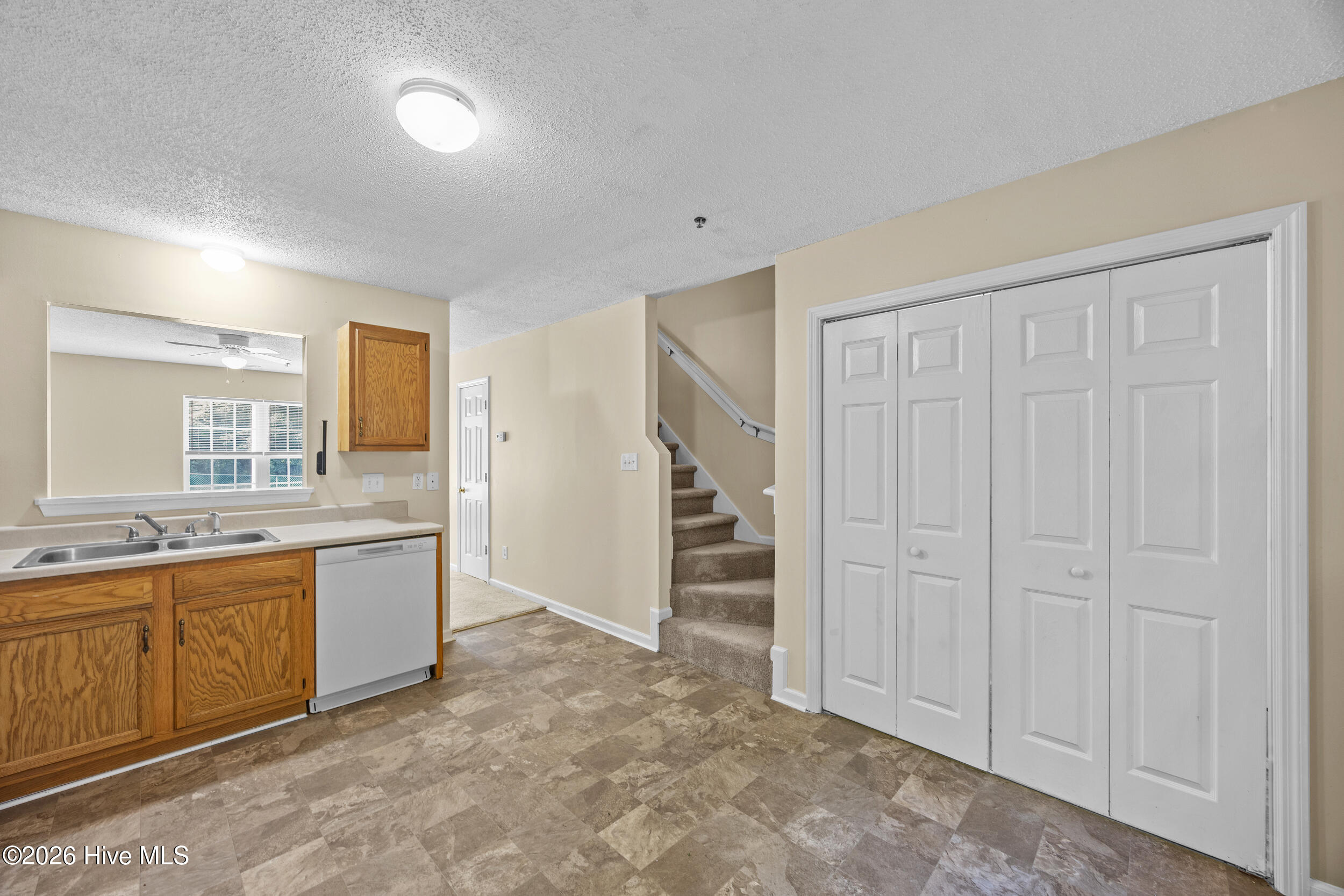 370 Bracken Place Property Photo 7