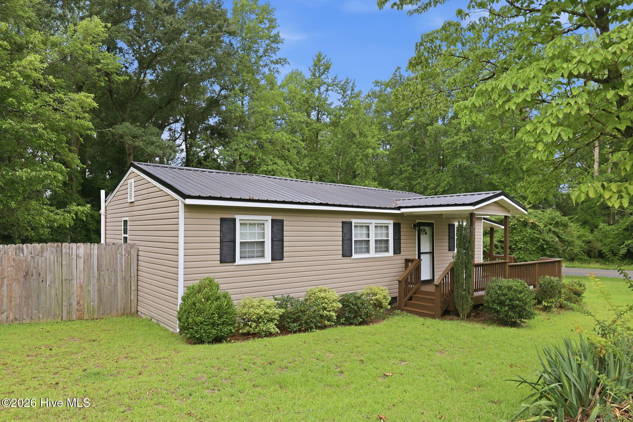 700 Harris Street Property Photo 4
