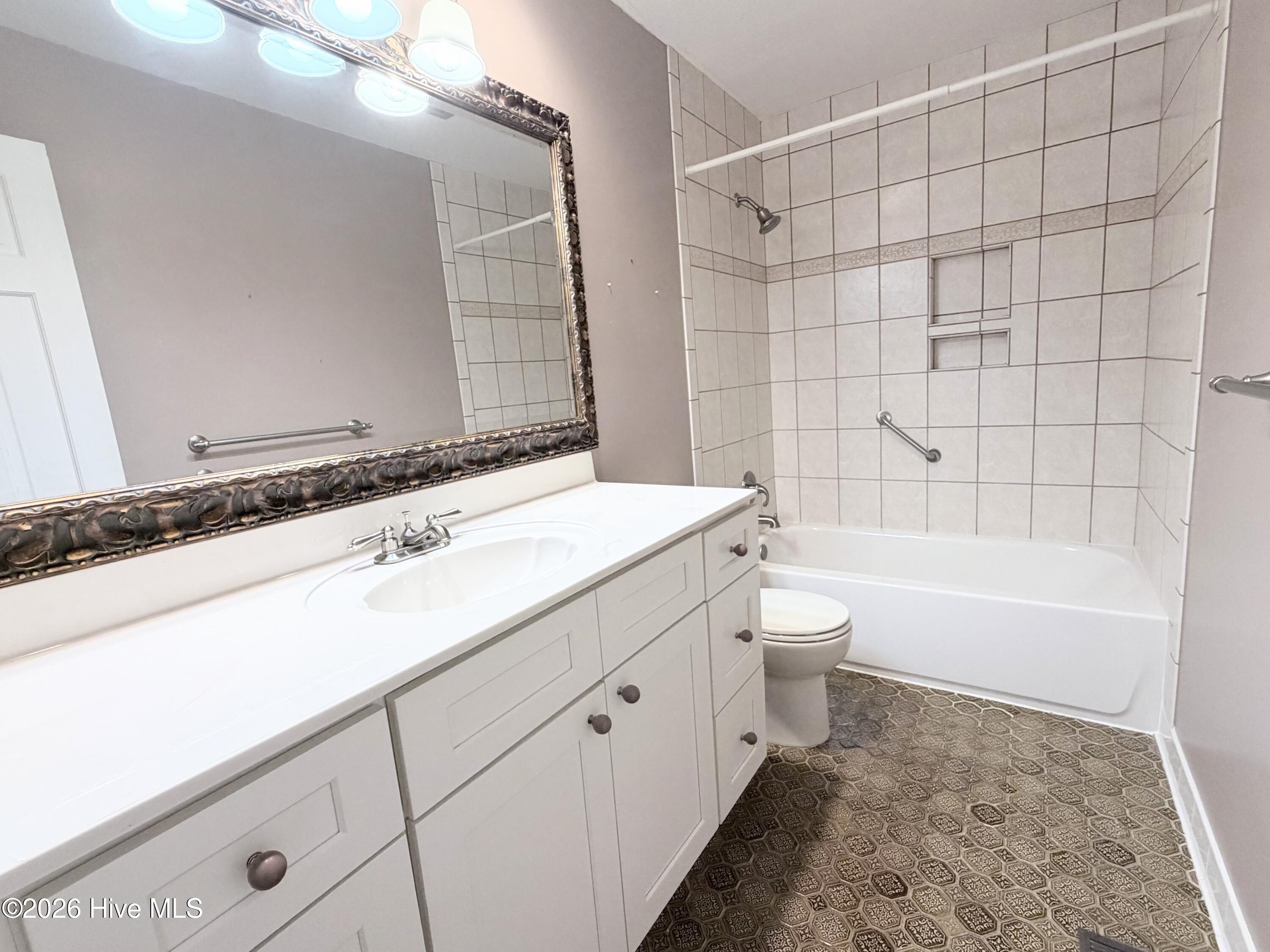 13 Farrington Way Property Photo 32