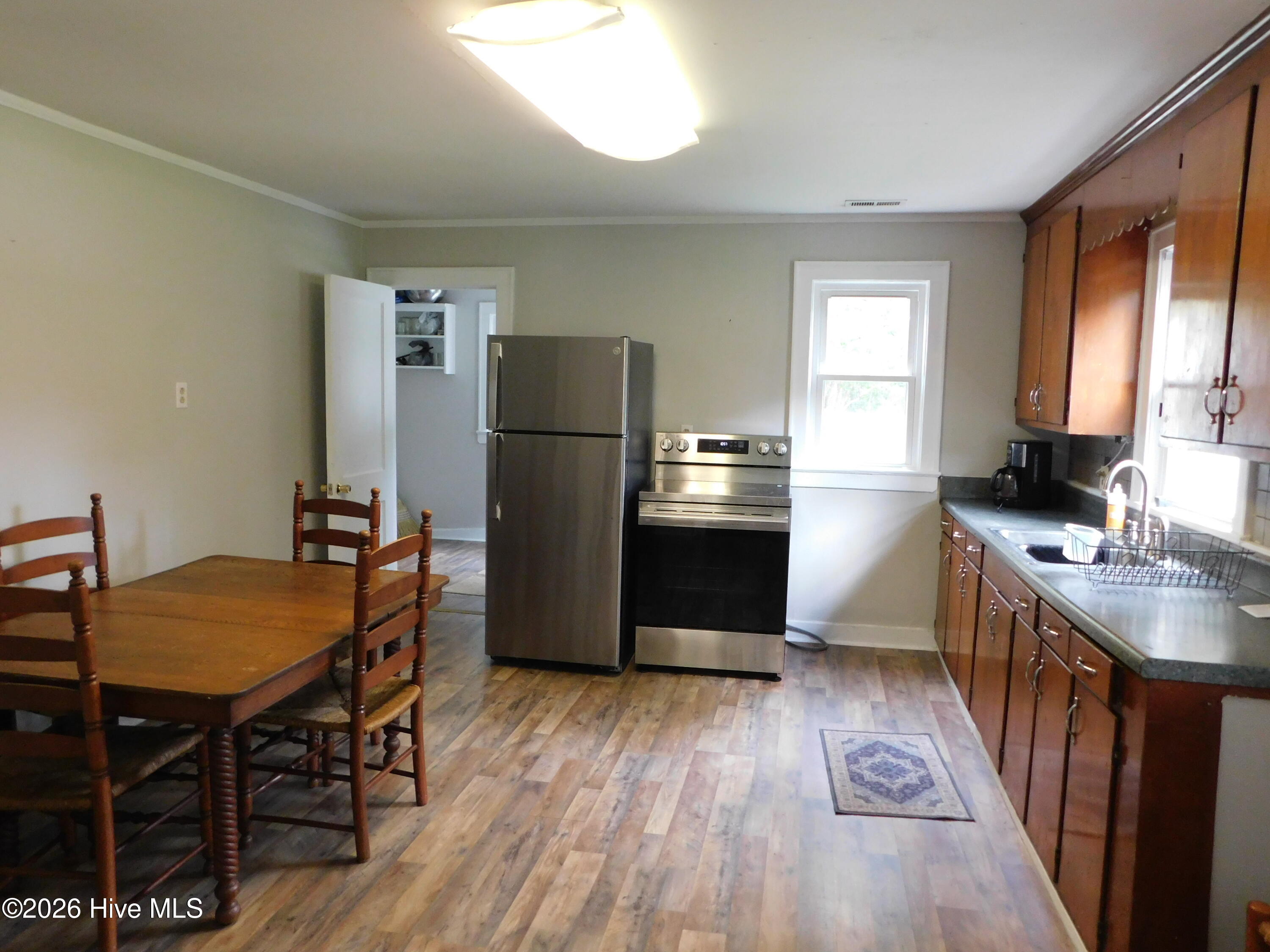 547 Pigott Road Property Photo 4