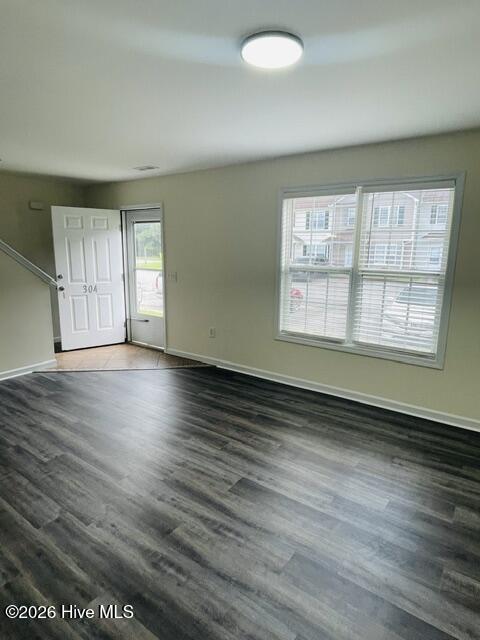 304 Comanche Trail Property Photo 3